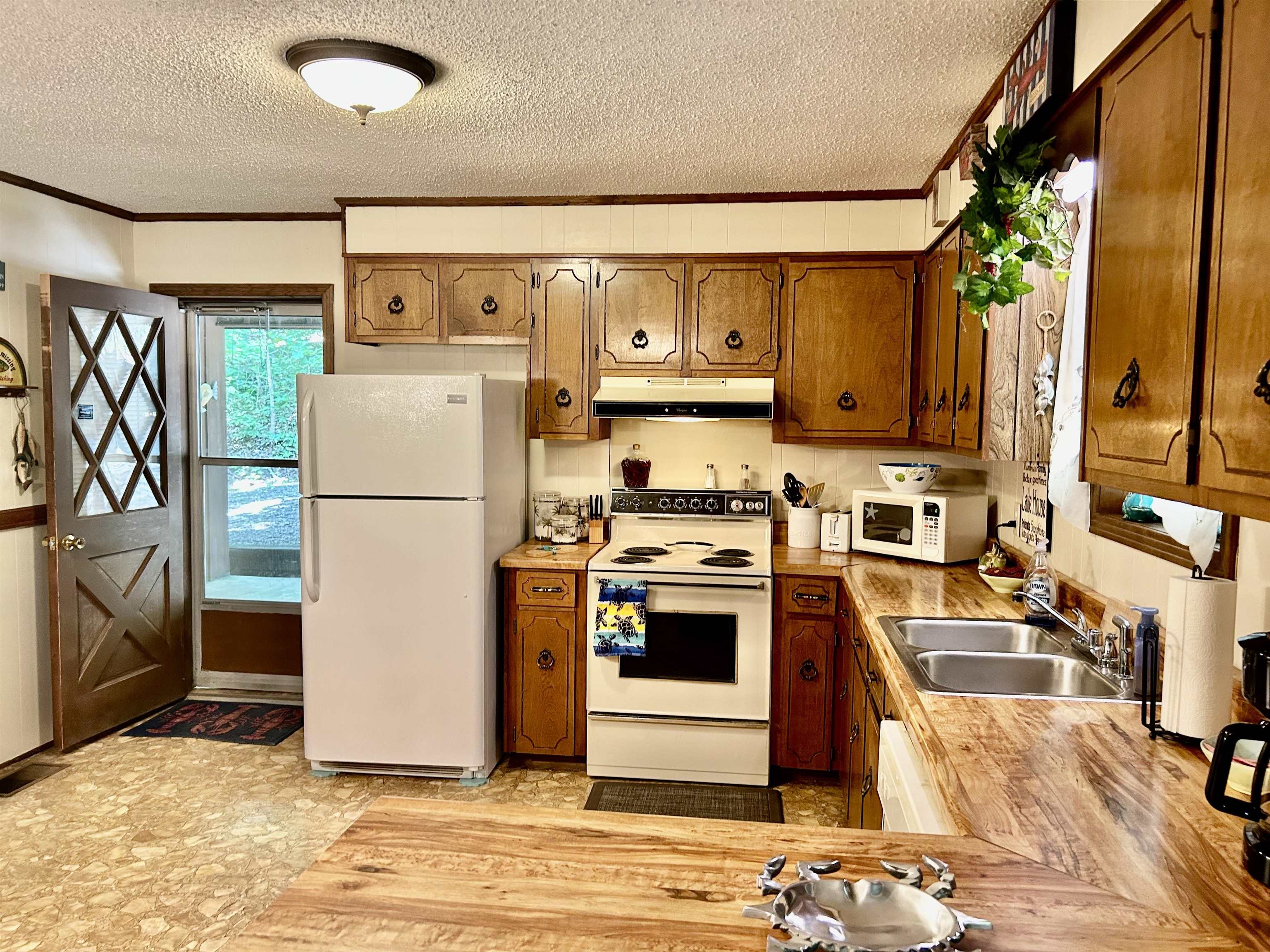 10 Pegg Ln Property Photo 7