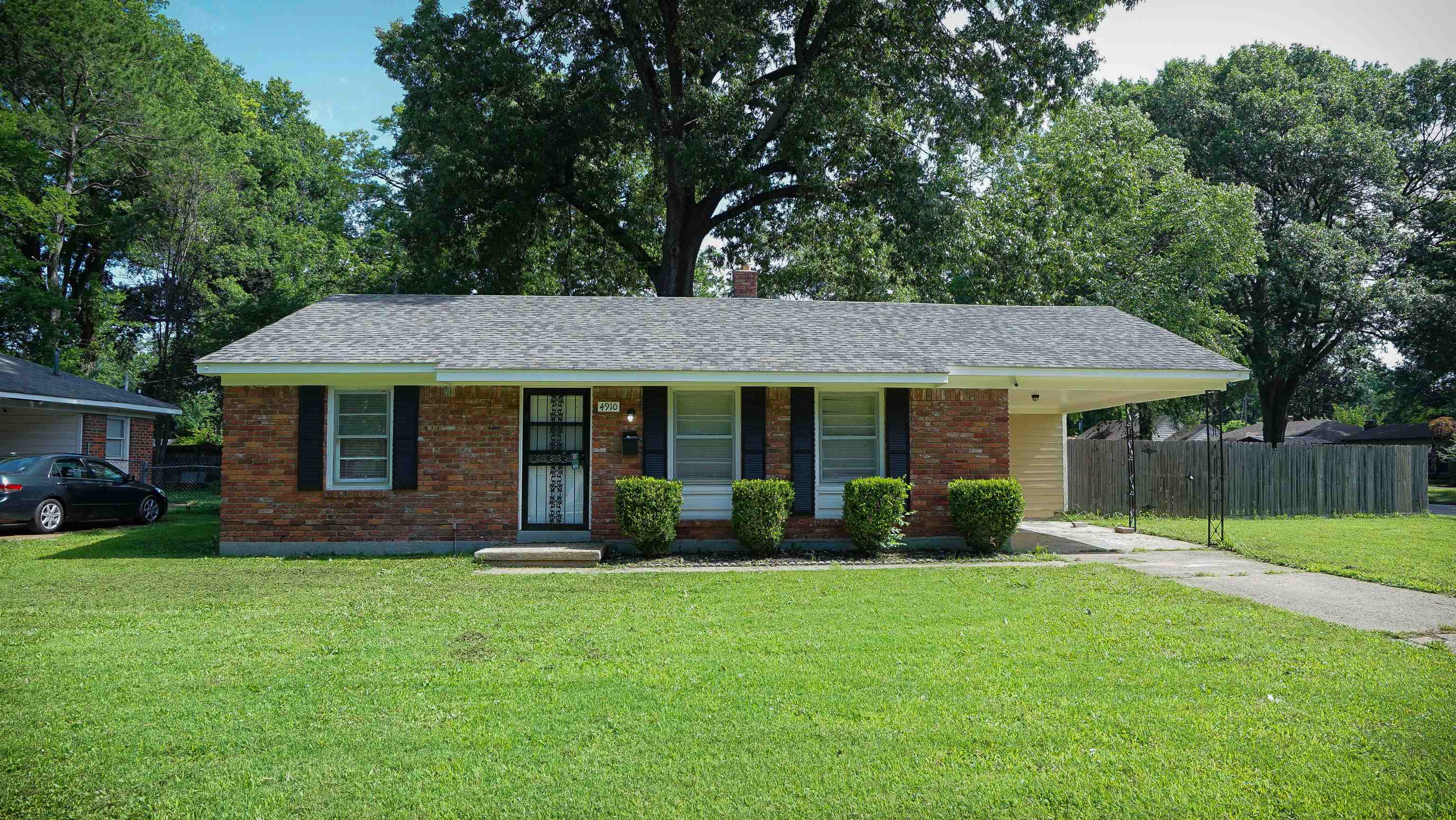 4910 Helene Rd Property Photo 1