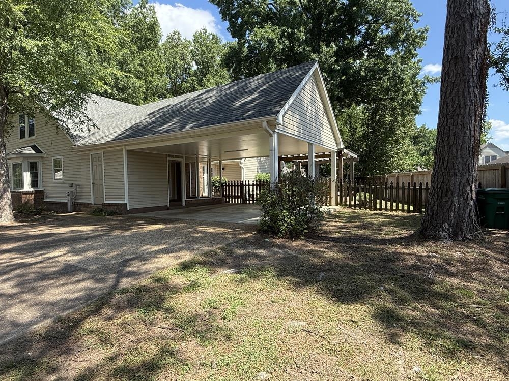 1931 Wine Leaf Dr Property Photo 4