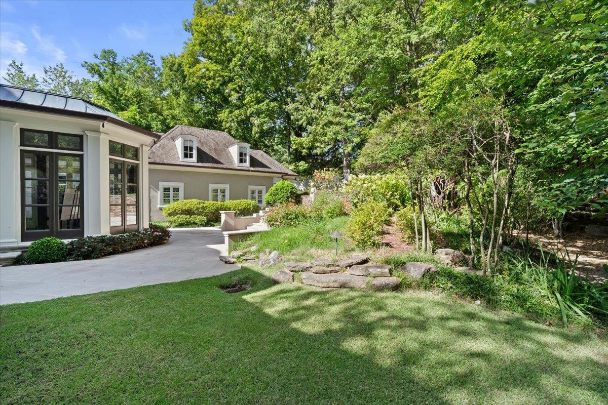 409 N River Oaks Rd Property Photo 3