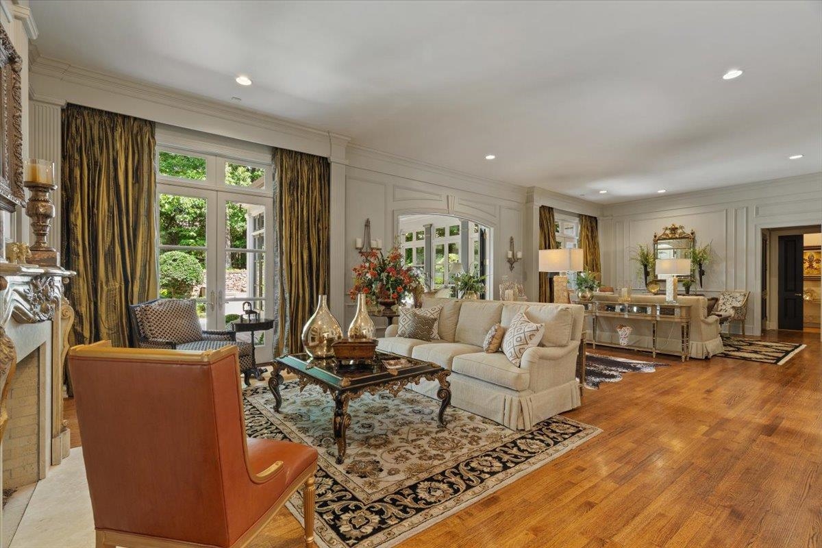 409 N River Oaks Rd Property Photo 11