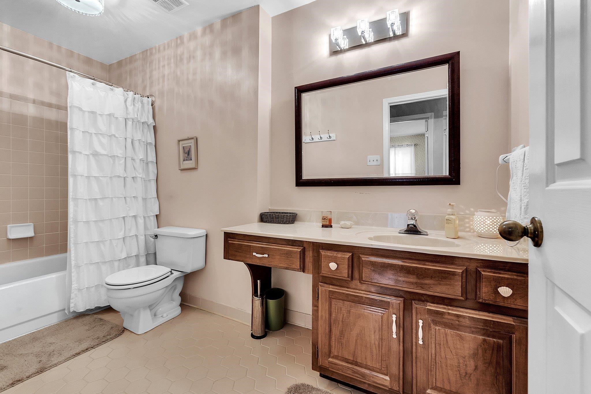 2237 Oak Hollow Ln Property Photo 17