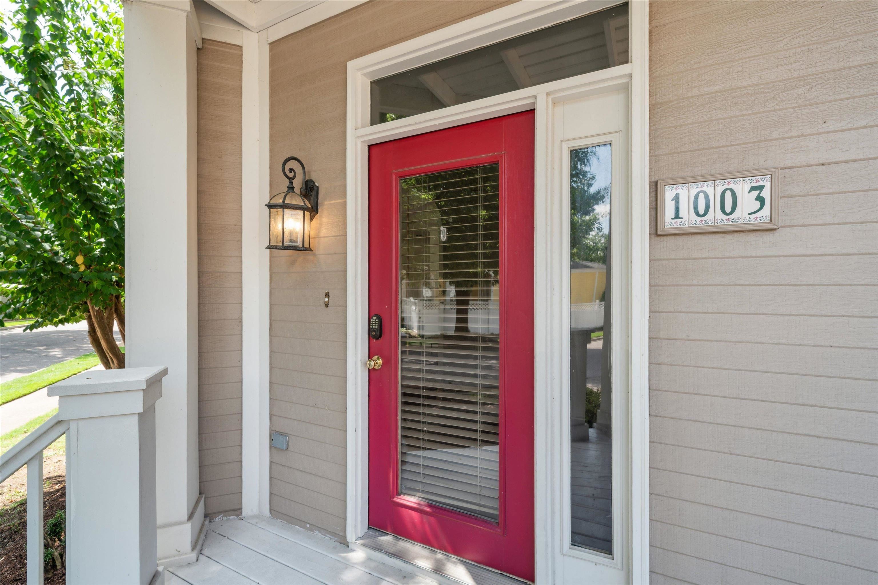 1003 Island Park Cir Property Photo 2