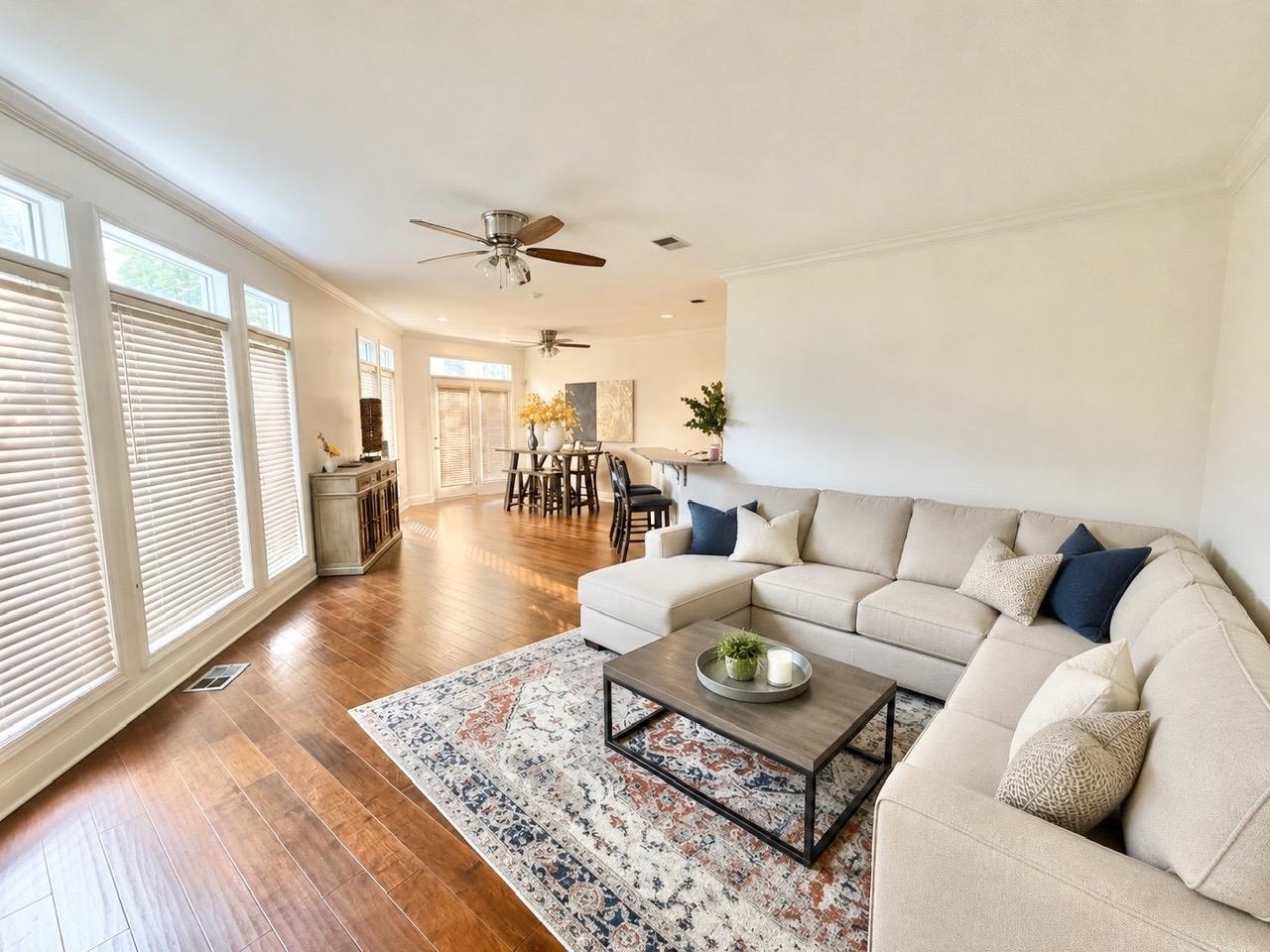1003 Island Park Cir Property Photo 3