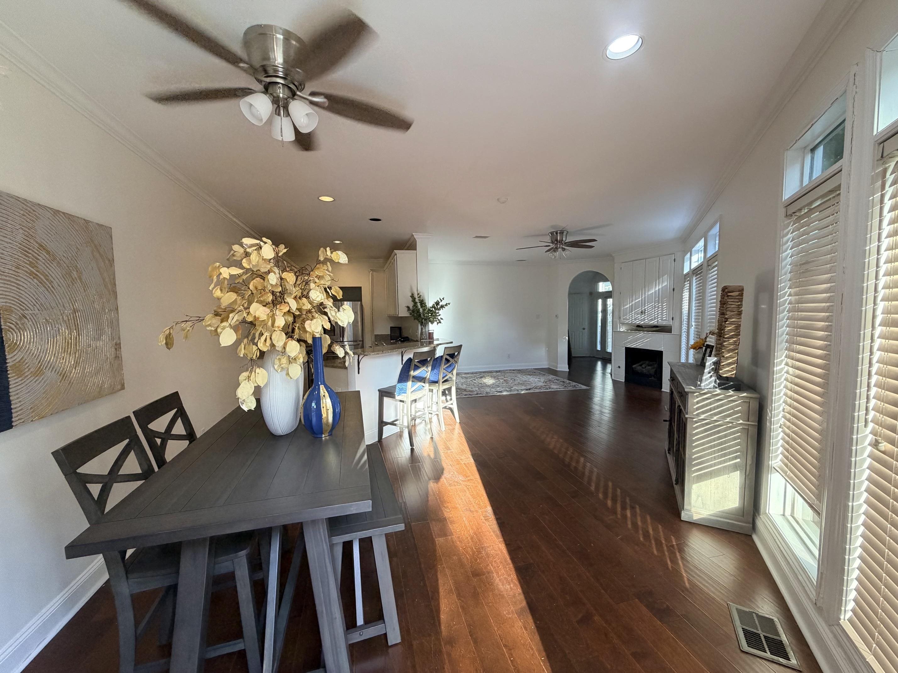 1003 Island Park Cir Property Photo 4