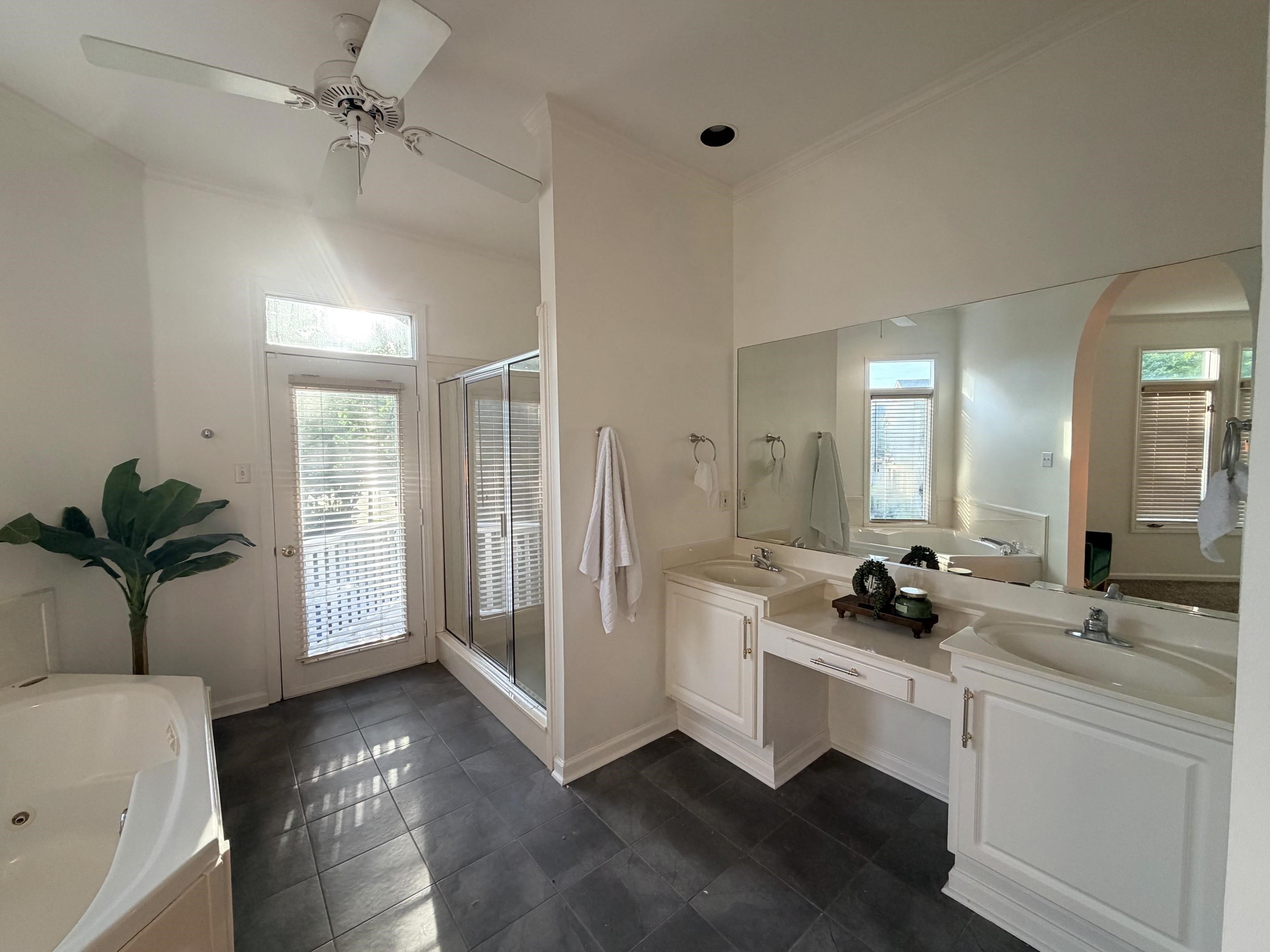 1003 Island Park Cir Property Photo 9