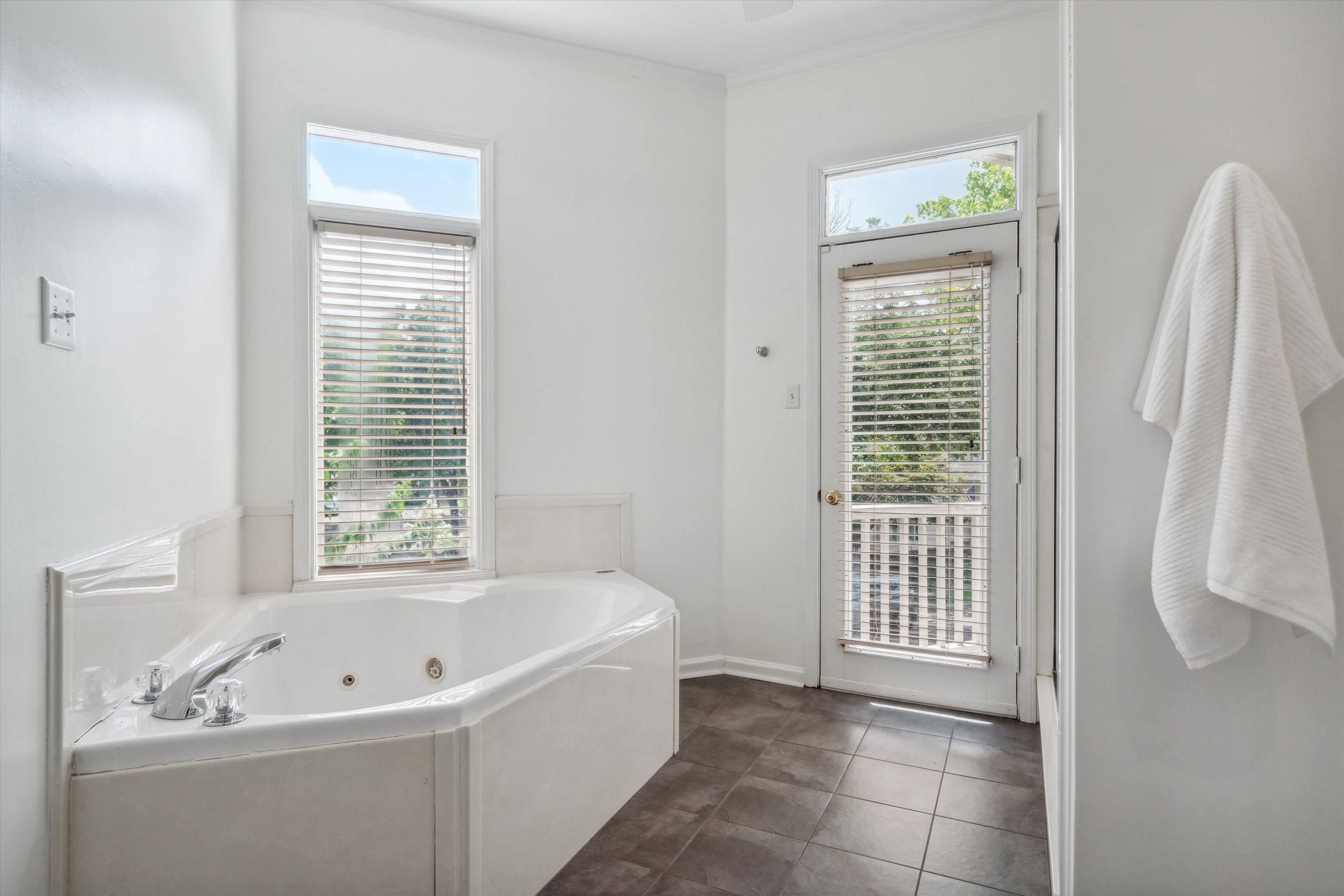 1003 Island Park Cir Property Photo 10