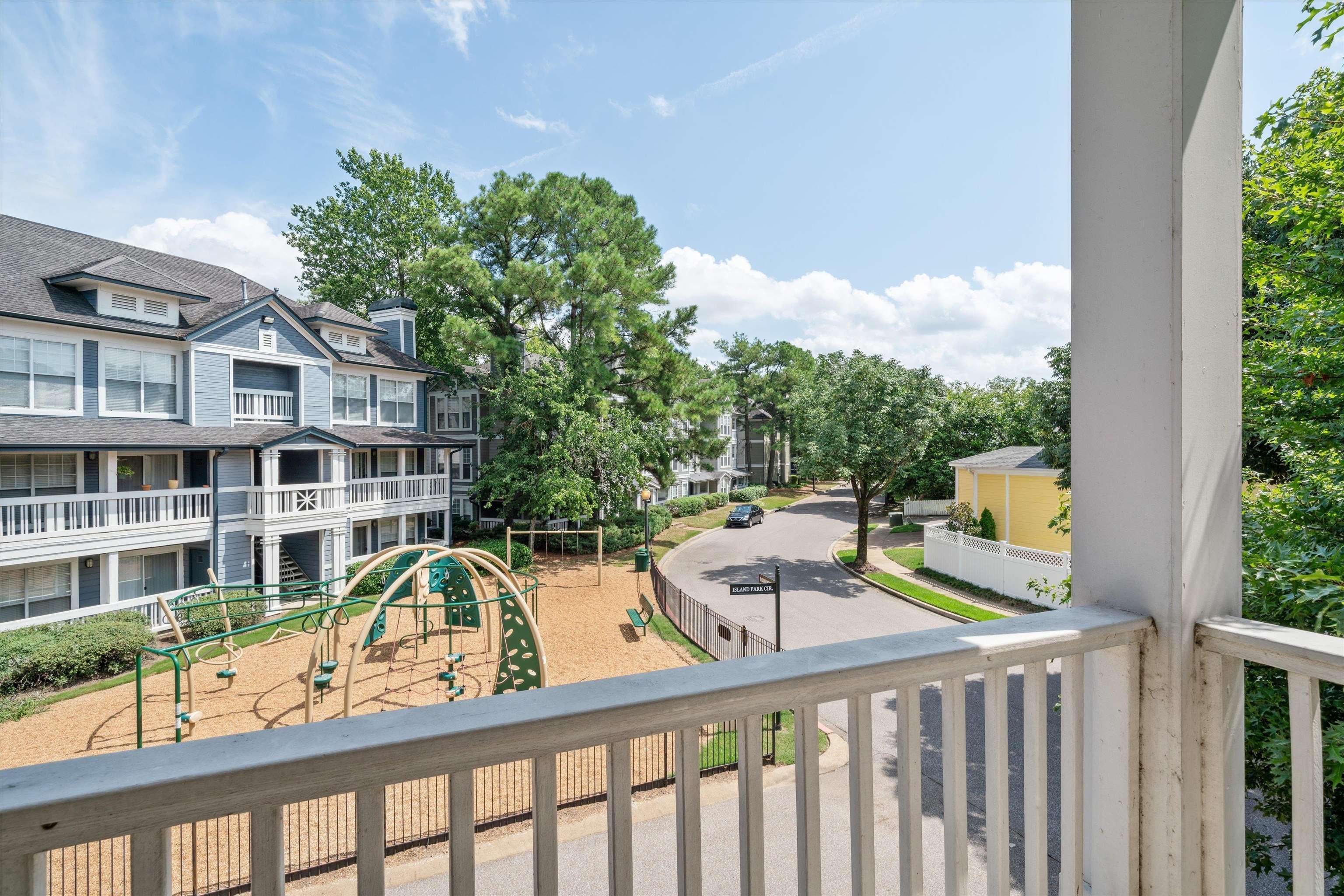1003 Island Park Cir Property Photo 12