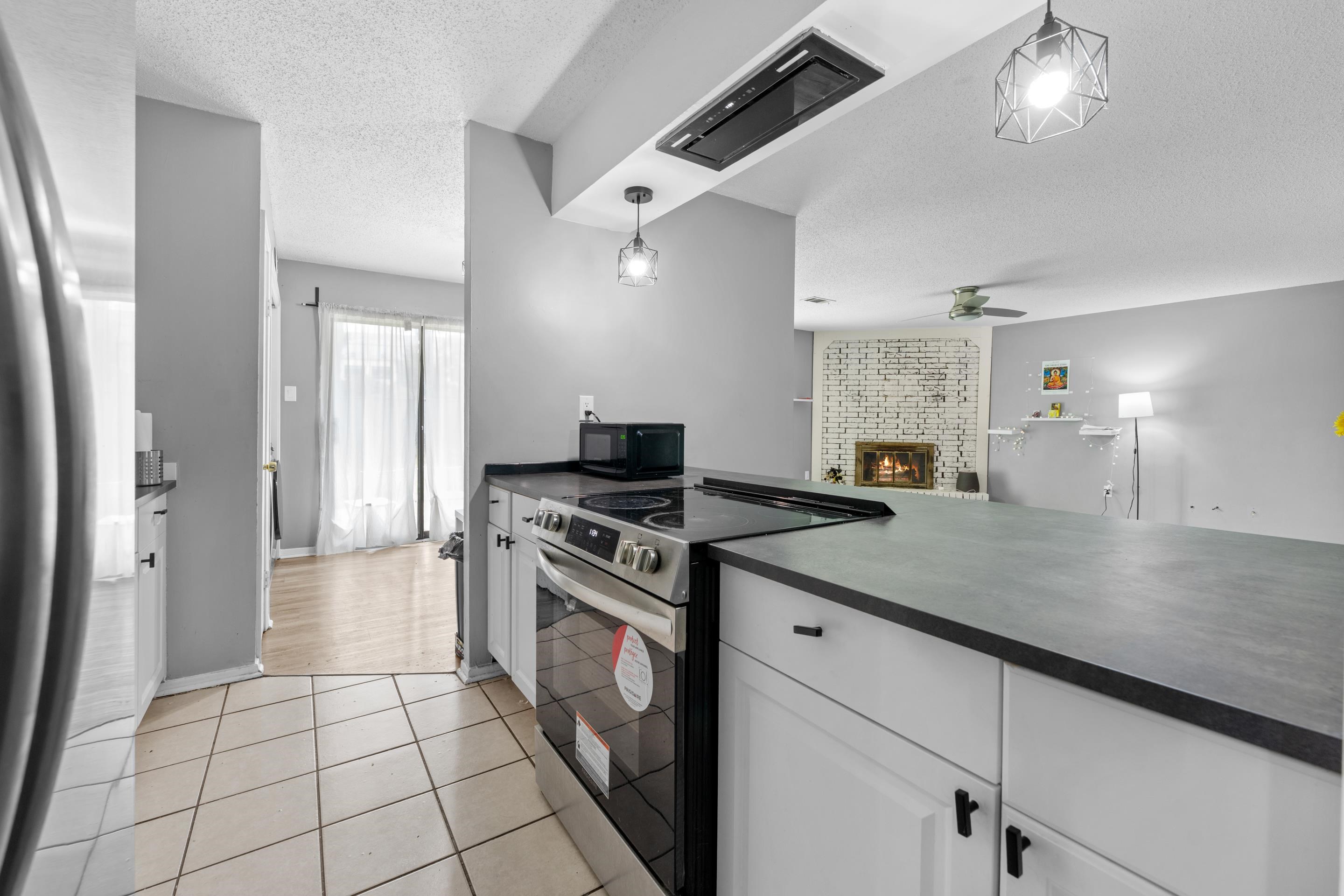 6742 Norfield Dr Property Photo 3