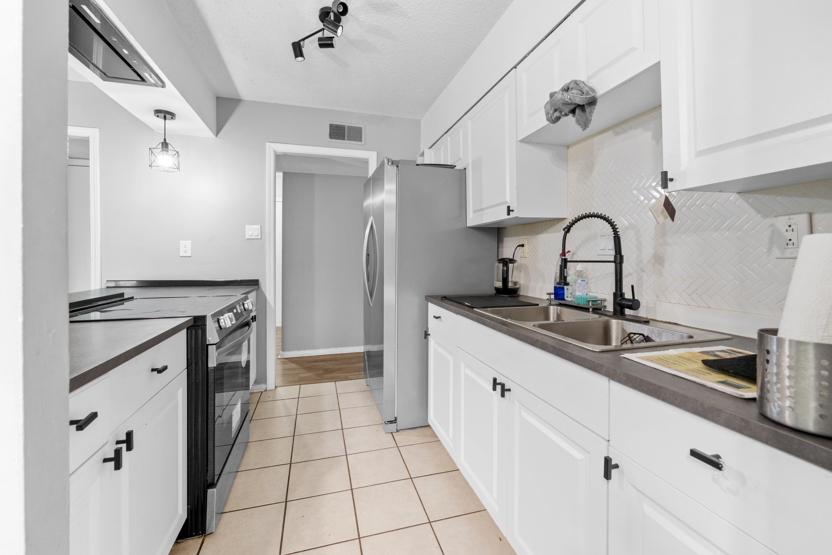 6742 Norfield Dr Property Photo 4