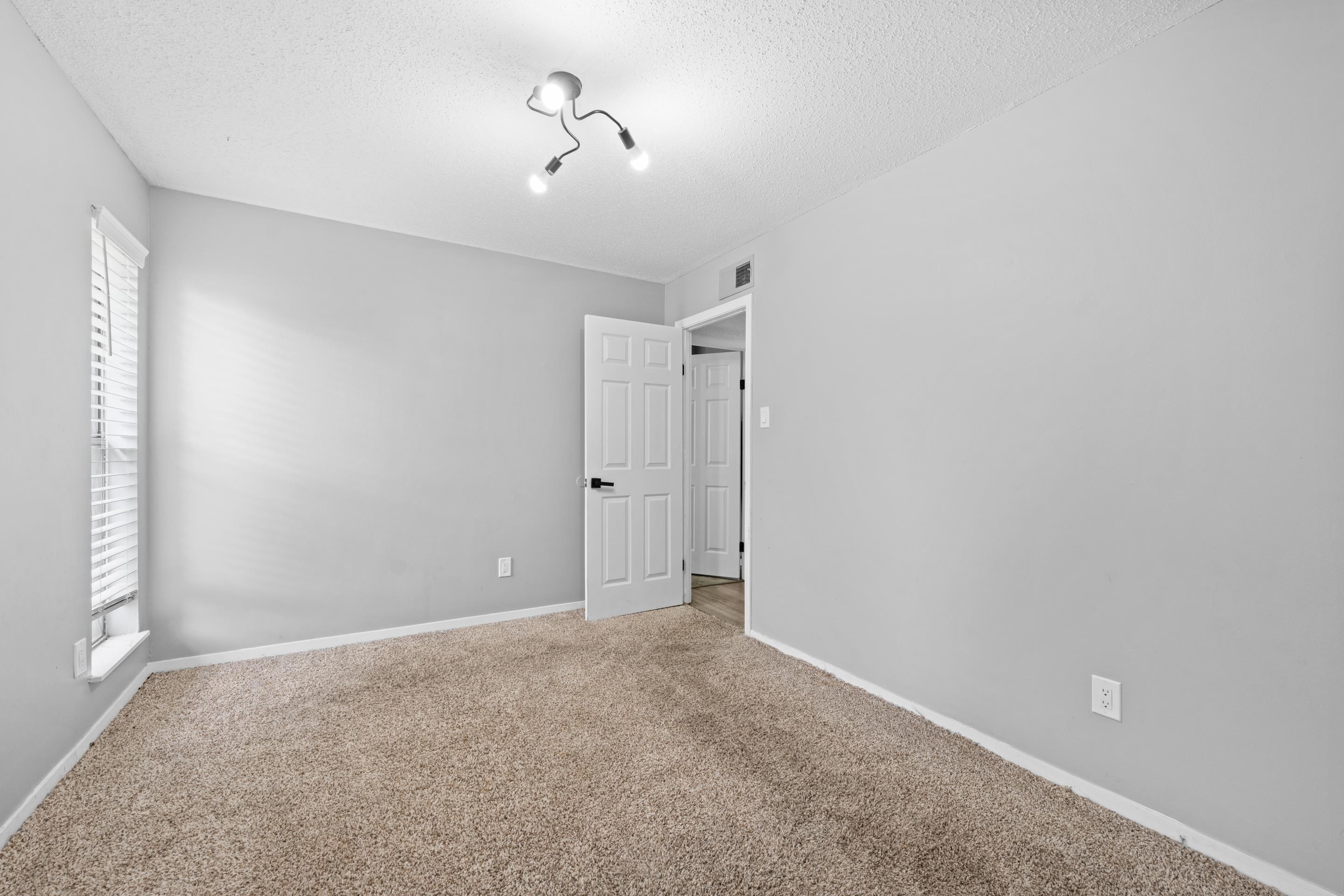 6742 Norfield Dr Property Photo 10