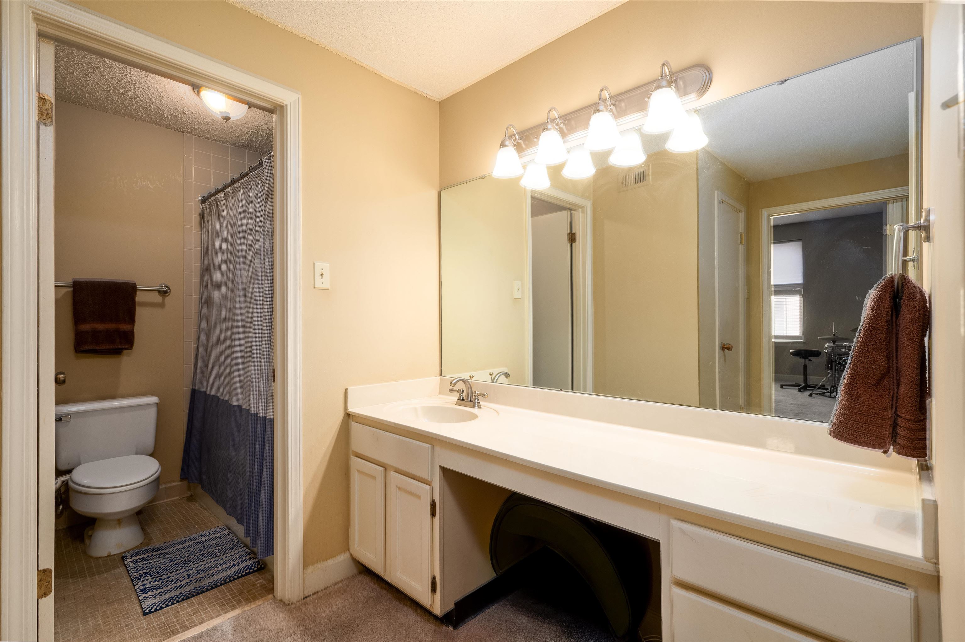 109 N Main St 613 Property Photo 6