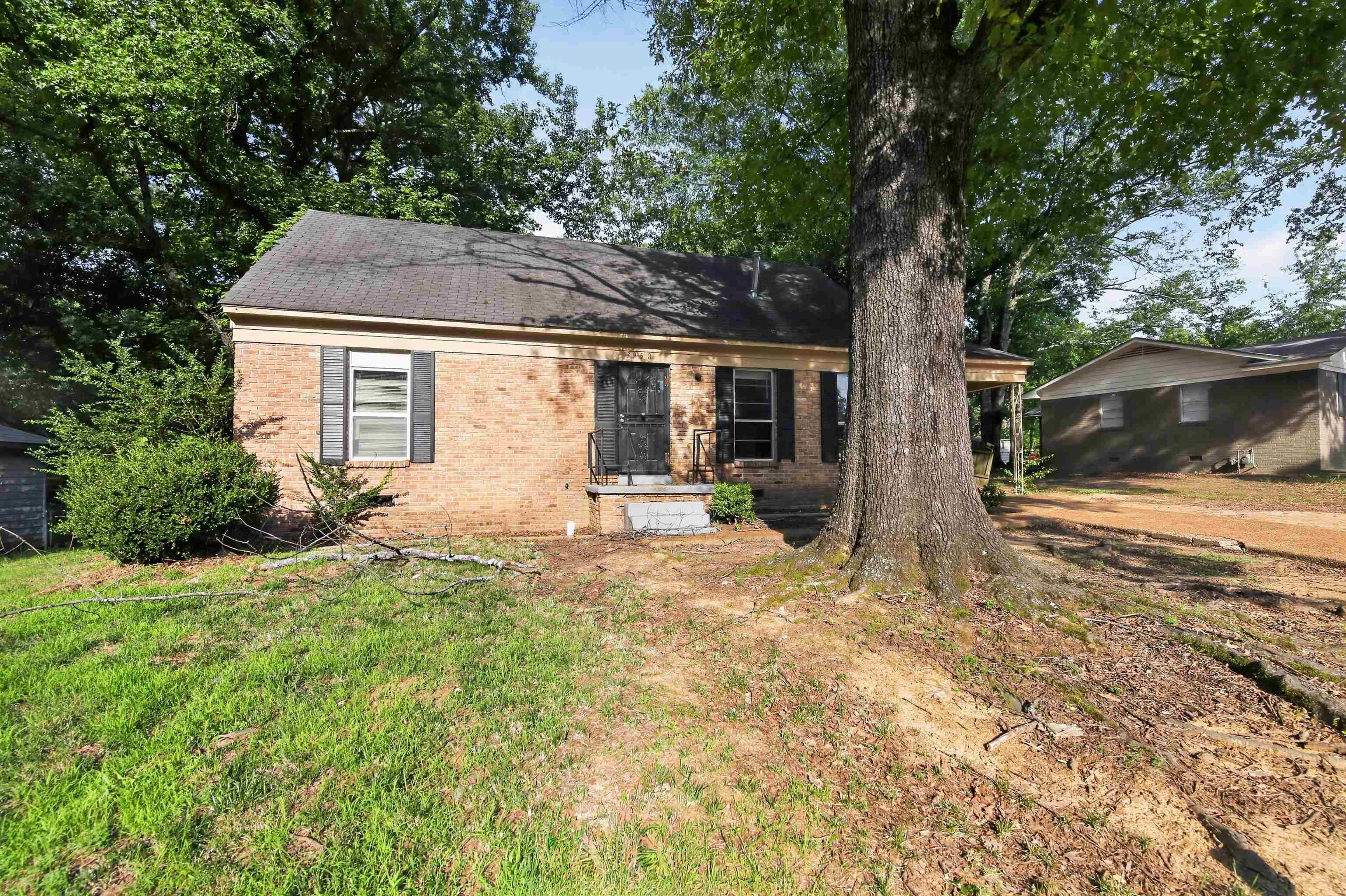 3958 Bishops Bridge Rd Property Photo 4