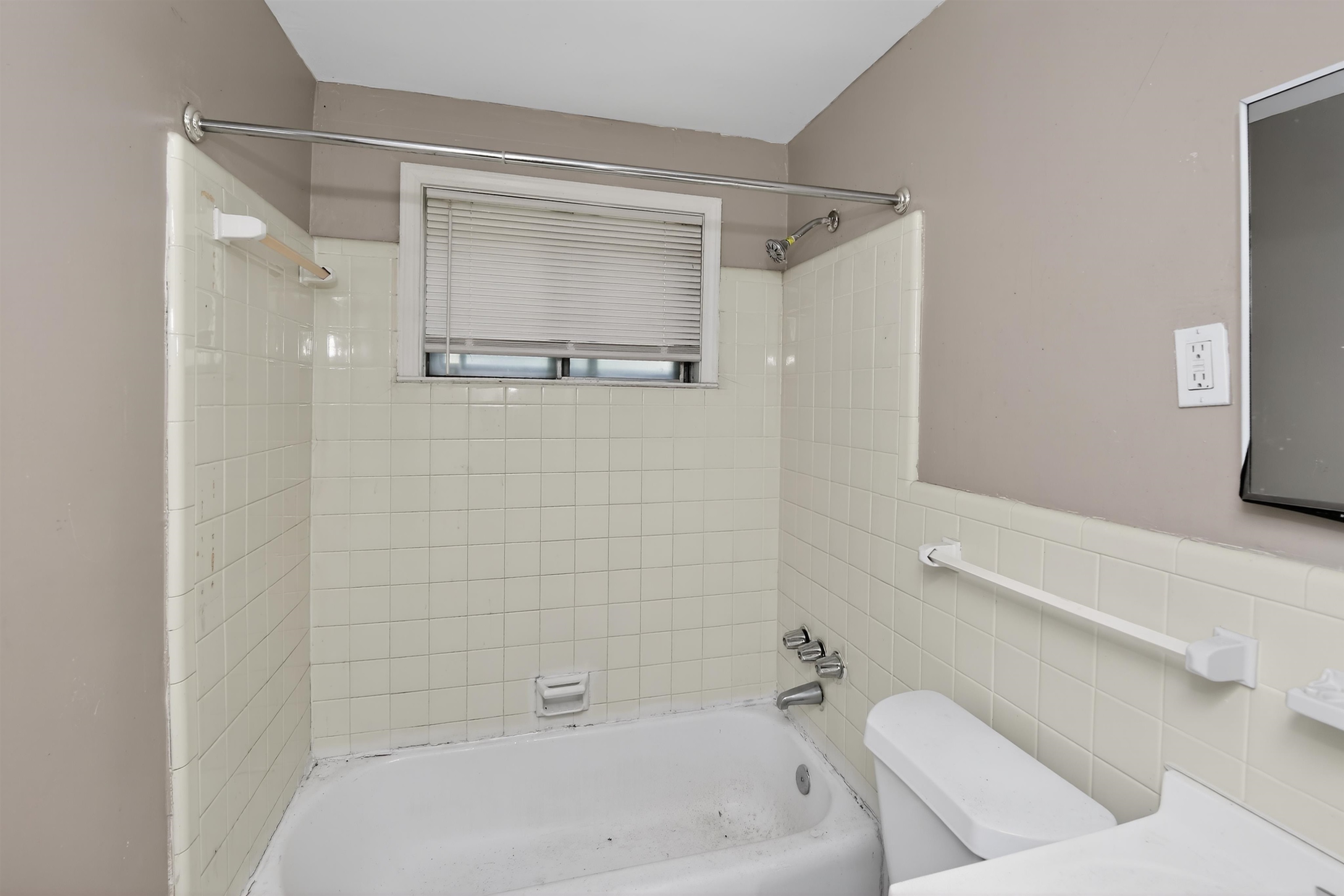 3958 Bishops Bridge Rd Property Photo 16