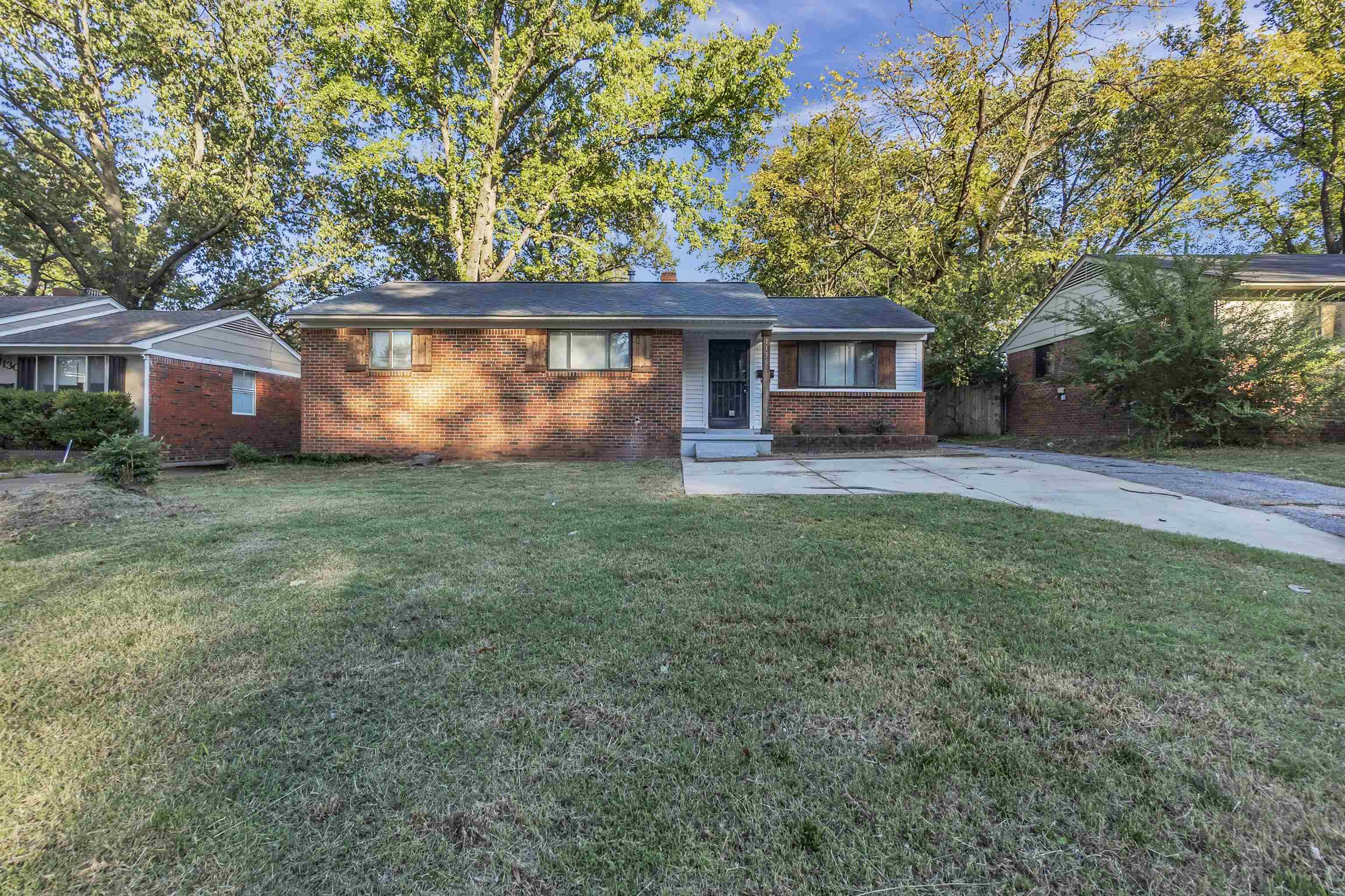 1136 S WHITE STATION RD Property Photo 1