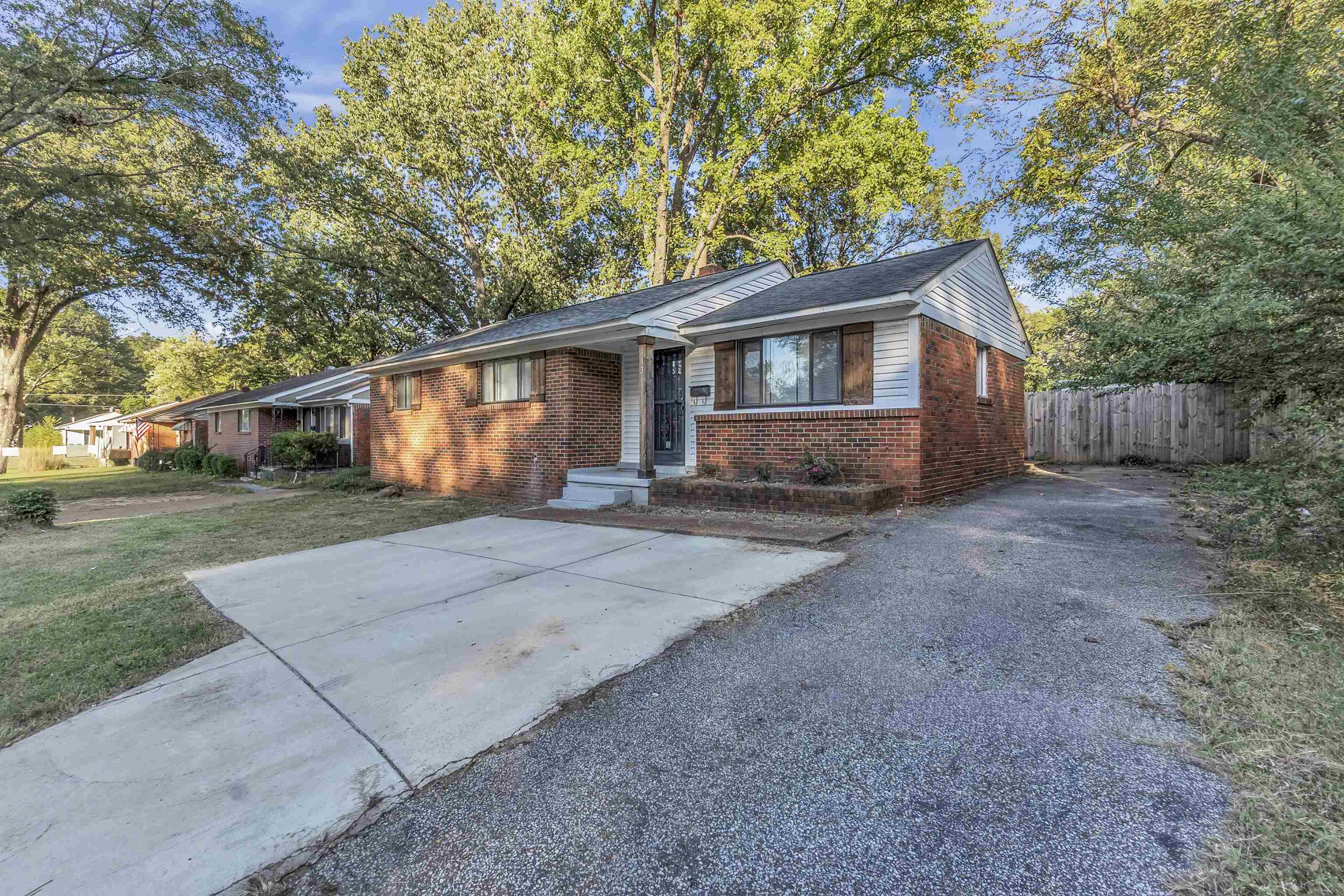 1136 S White Station Rd Property Photo 2