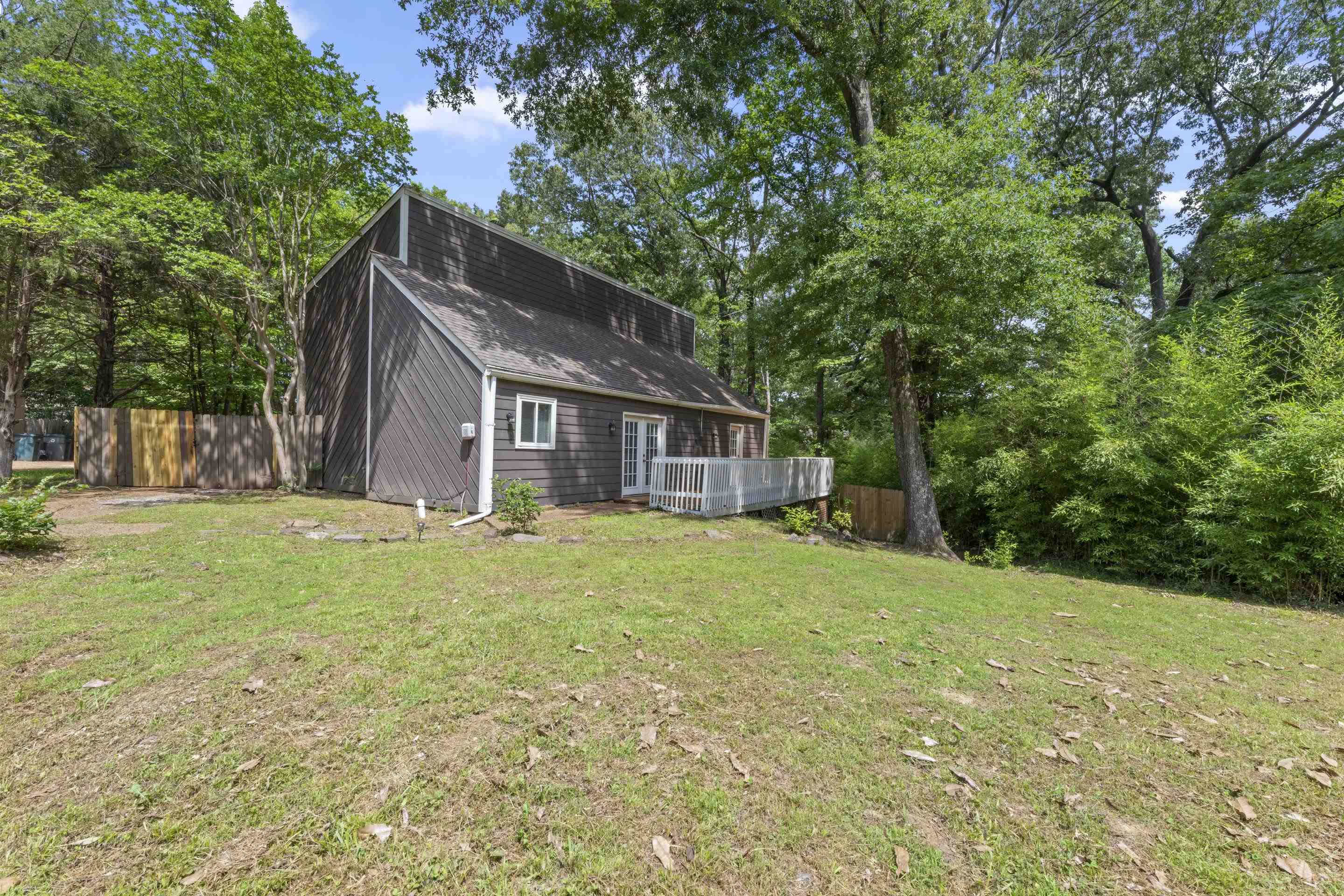 184 Mysen Dr Property Photo 2