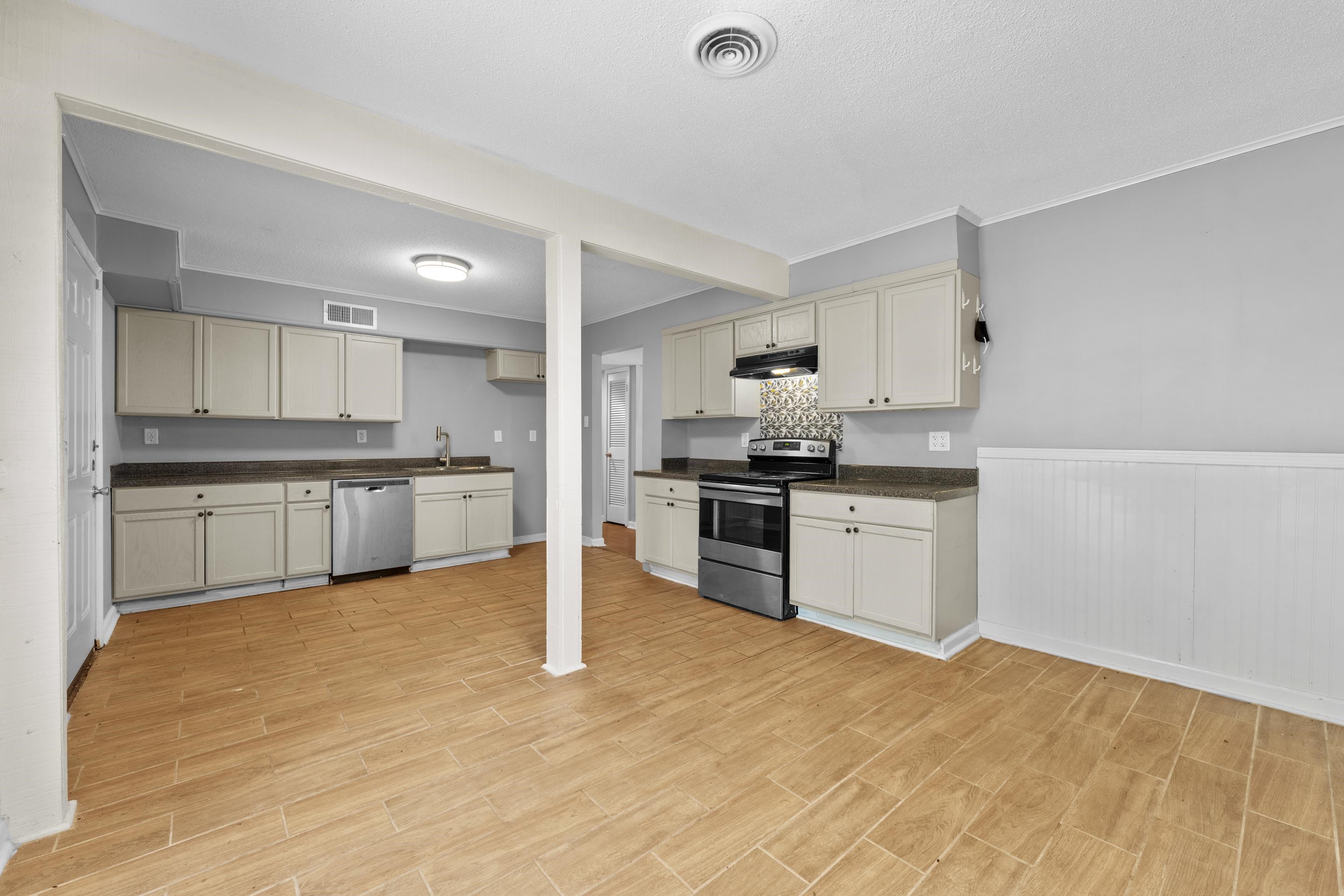 184 Mysen Dr Property Photo 8