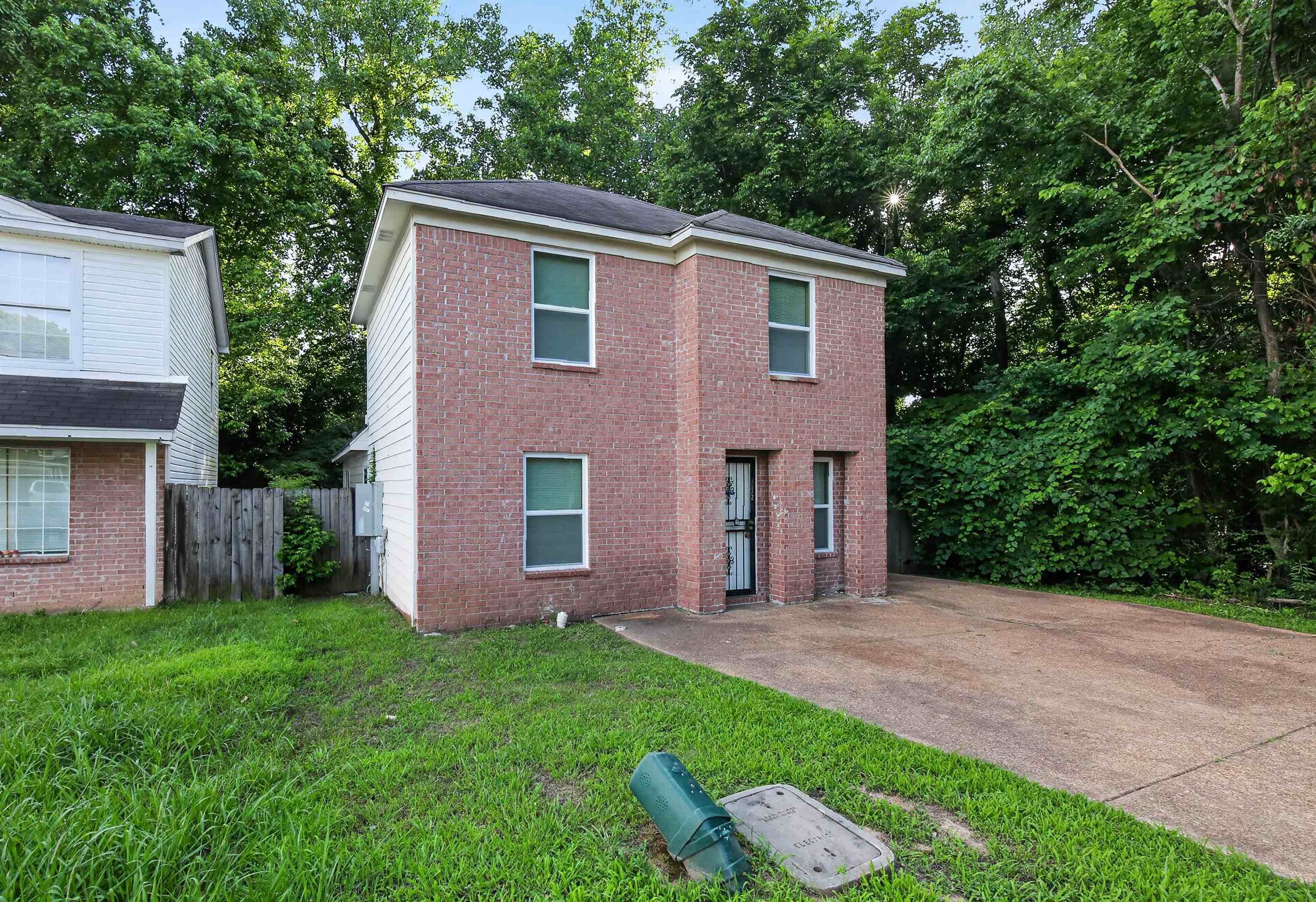 4677 Christyshire Dr Property Photo 2