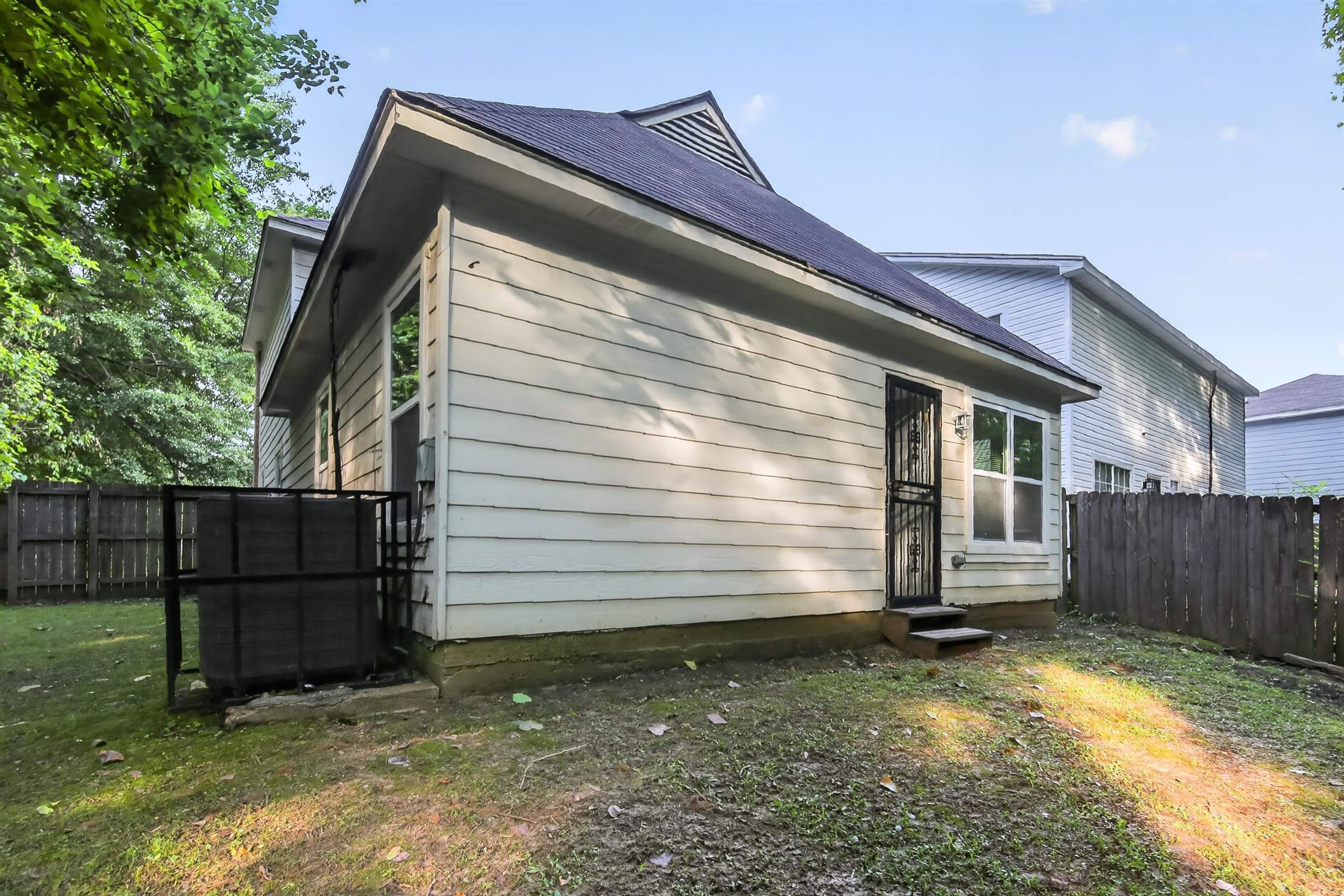 4677 Christyshire Dr Property Photo 3