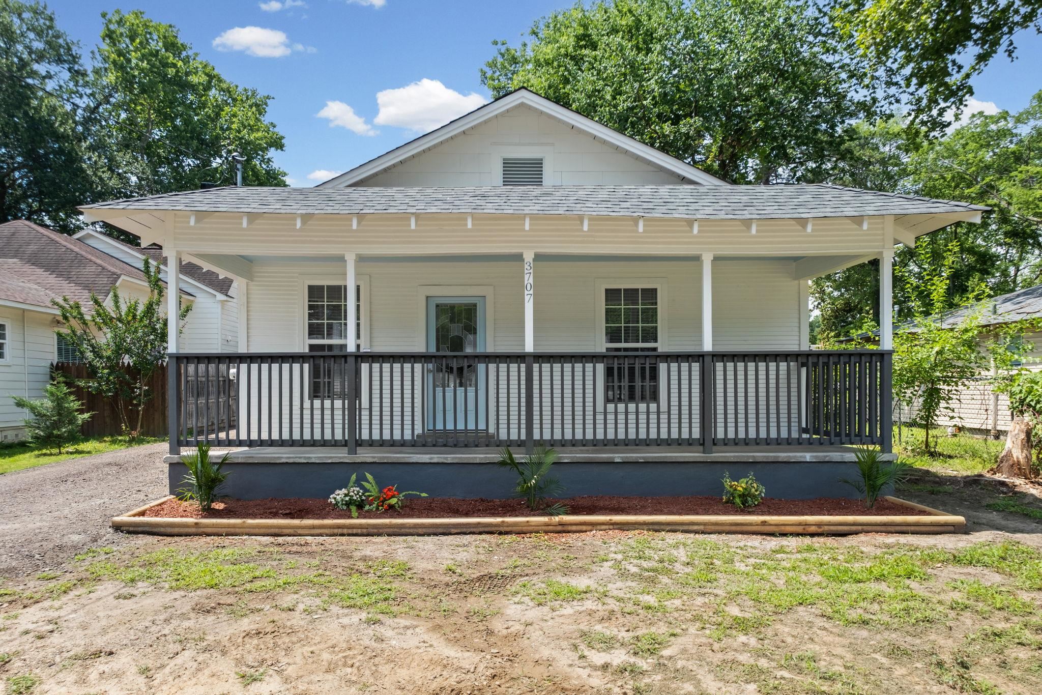 3707 Faxon Ave Property Photo 1