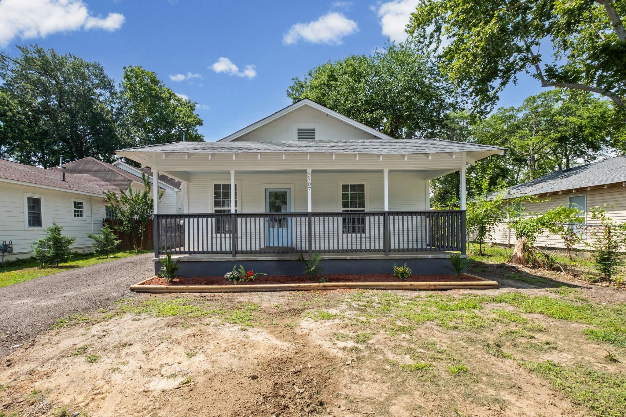 3707 Faxon Ave Property Photo 2