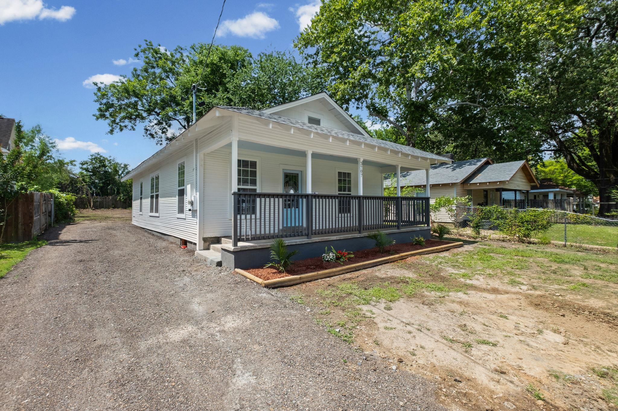 3707 Faxon Ave Property Photo 3