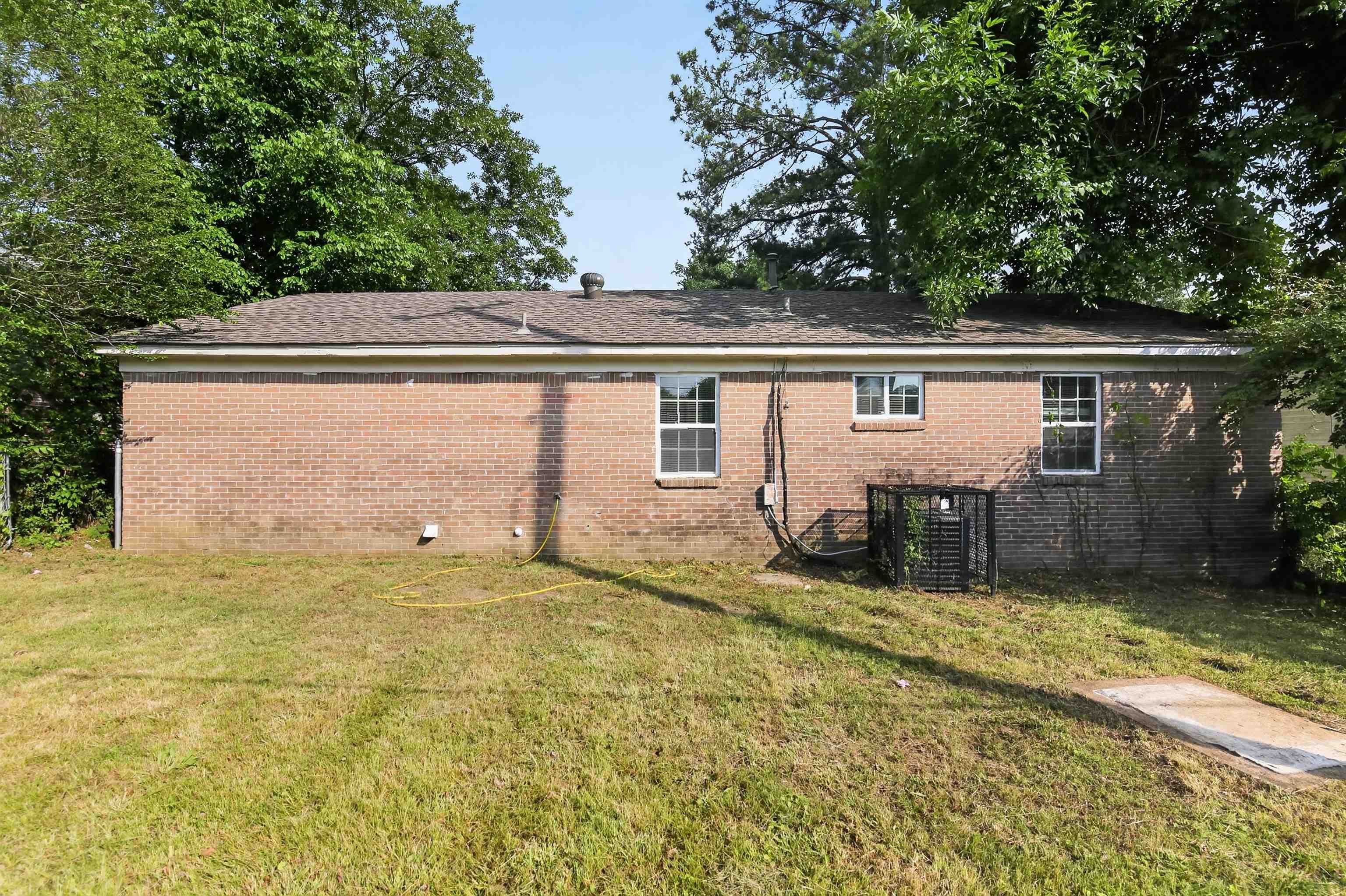 3749 Wolf Trail Dr Property Photo 3