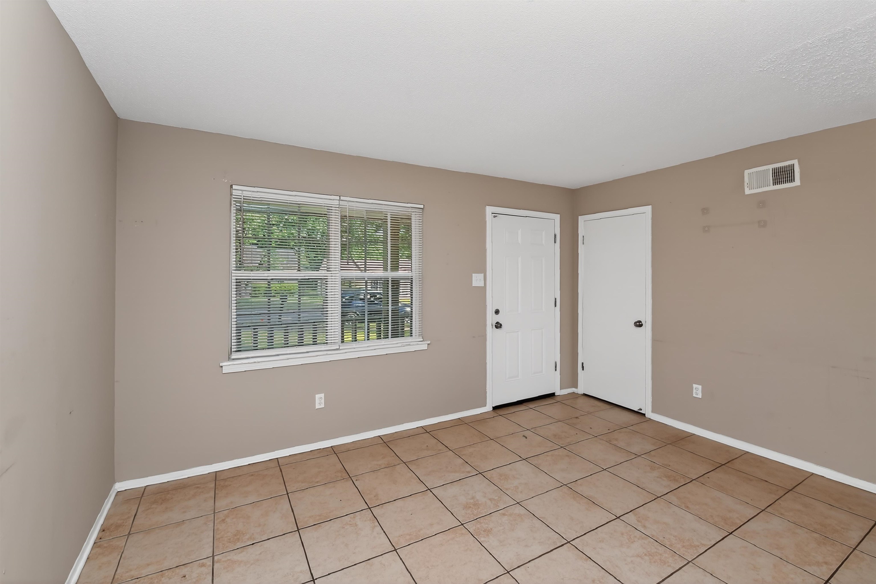 3749 Wolf Trail Dr Property Photo 9