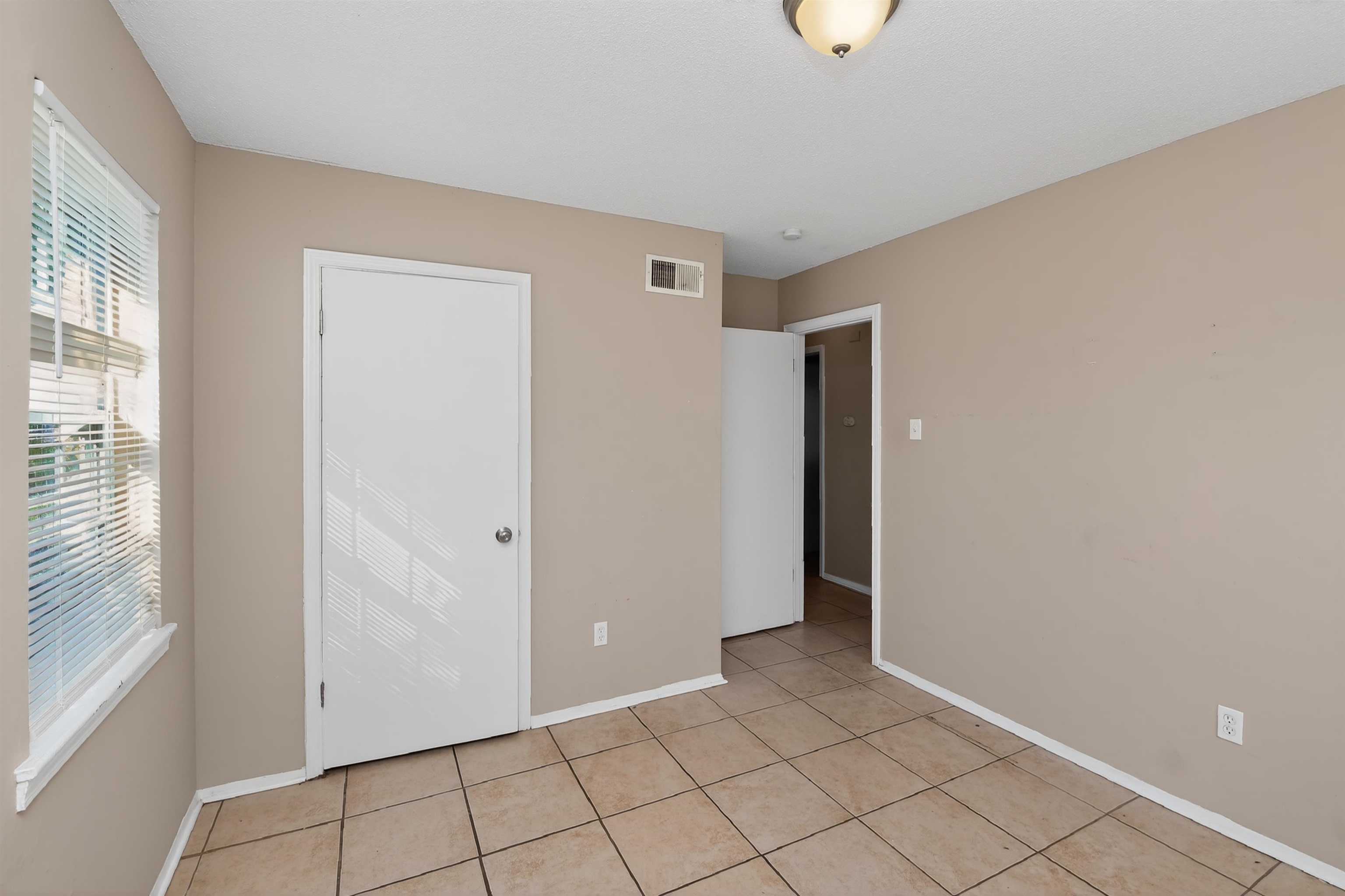 3749 Wolf Trail Dr Property Photo 16