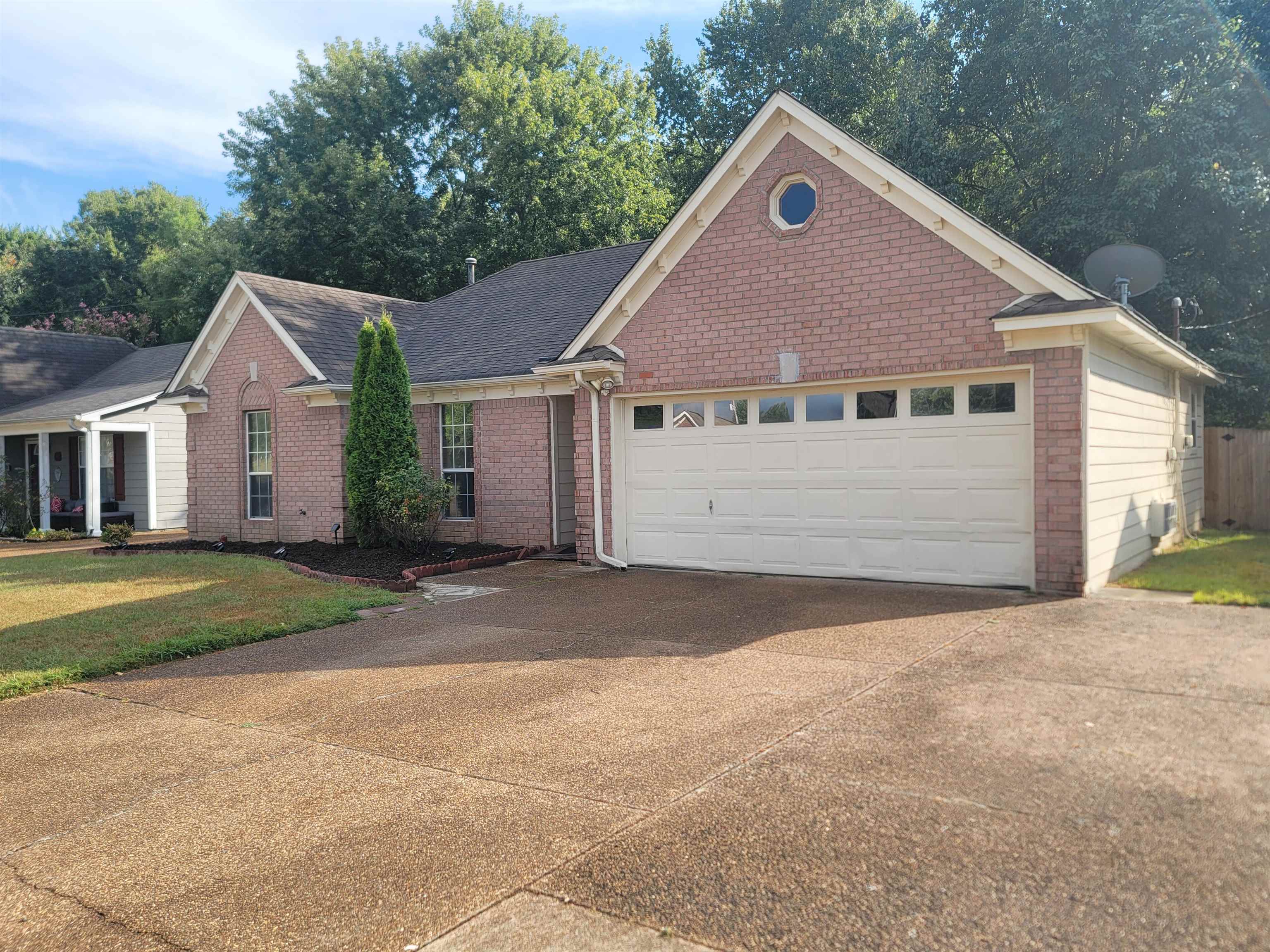 6915 Brady Hill Dr Property Photo 2