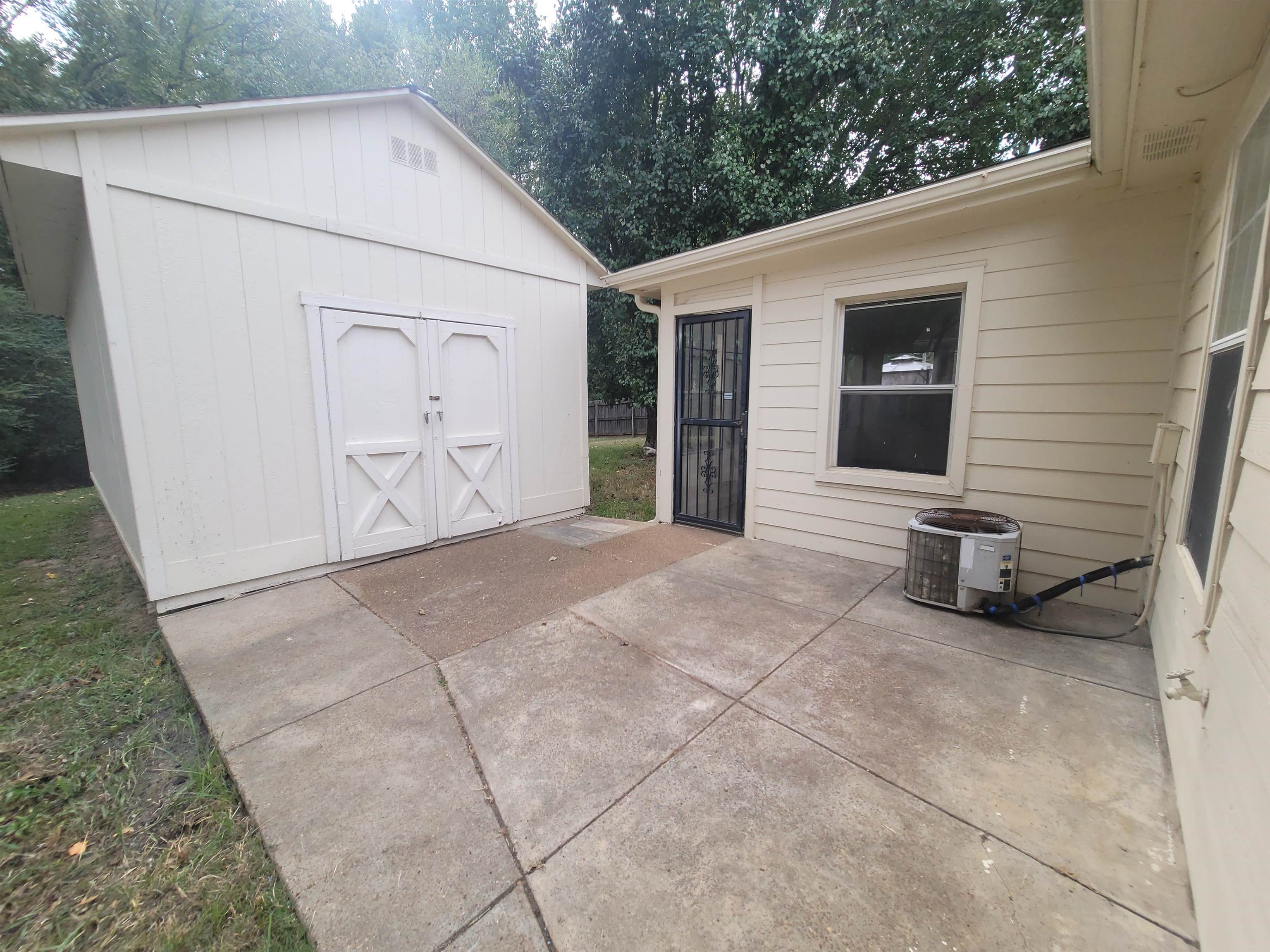 6915 Brady Hill Dr Property Photo 4
