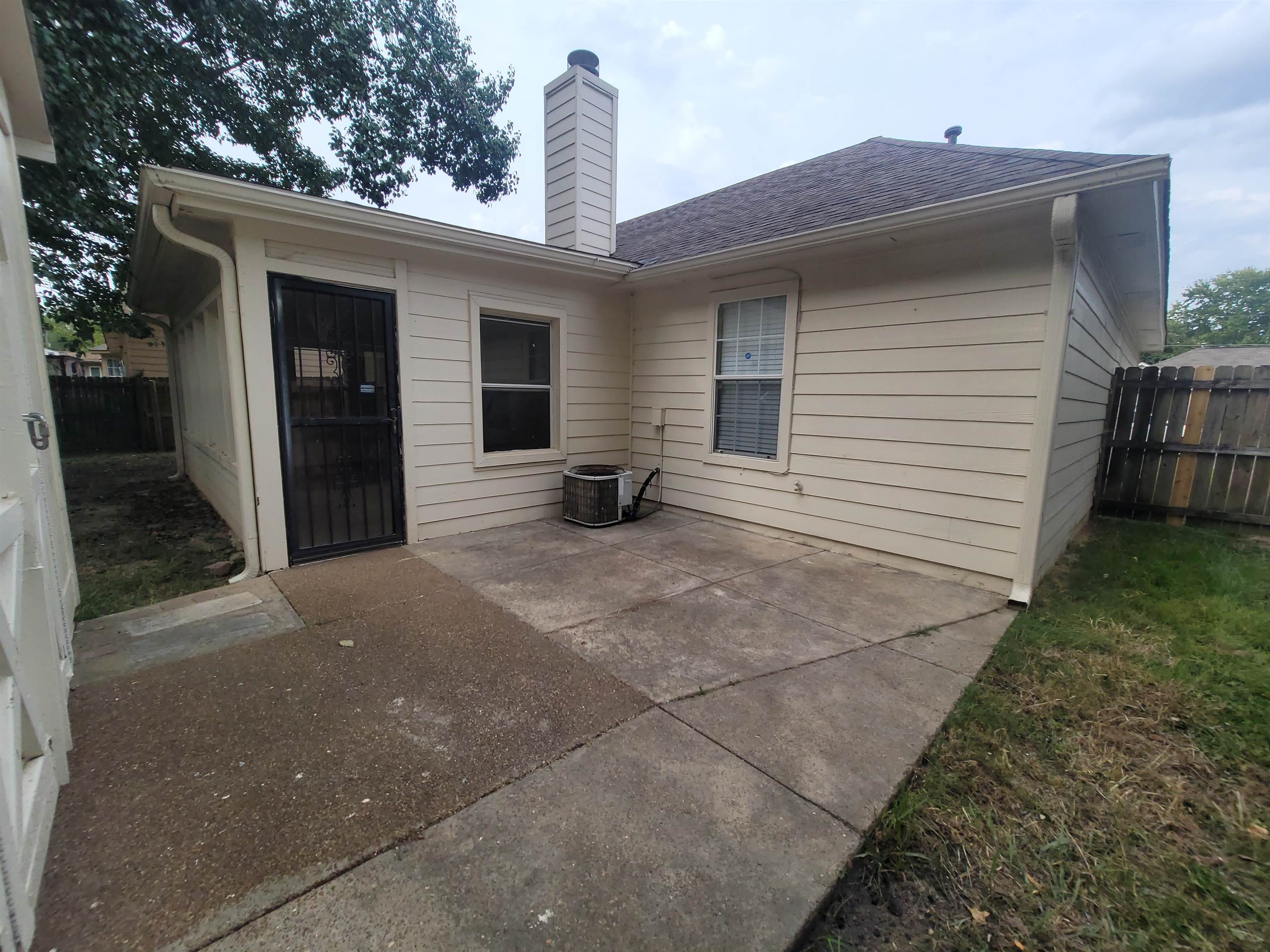 6915 Brady Hill Dr Property Photo 5