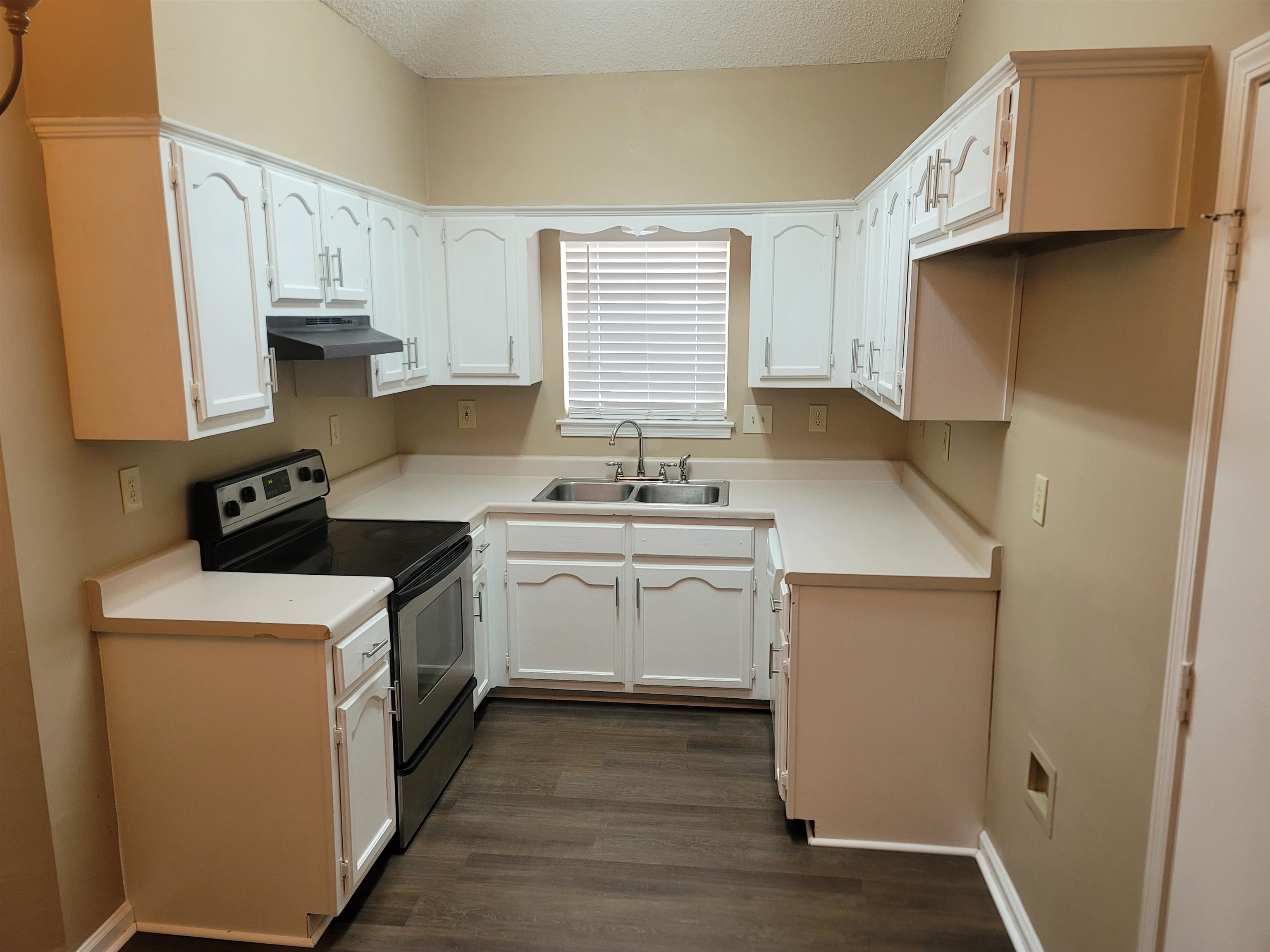 6915 Brady Hill Dr Property Photo 12