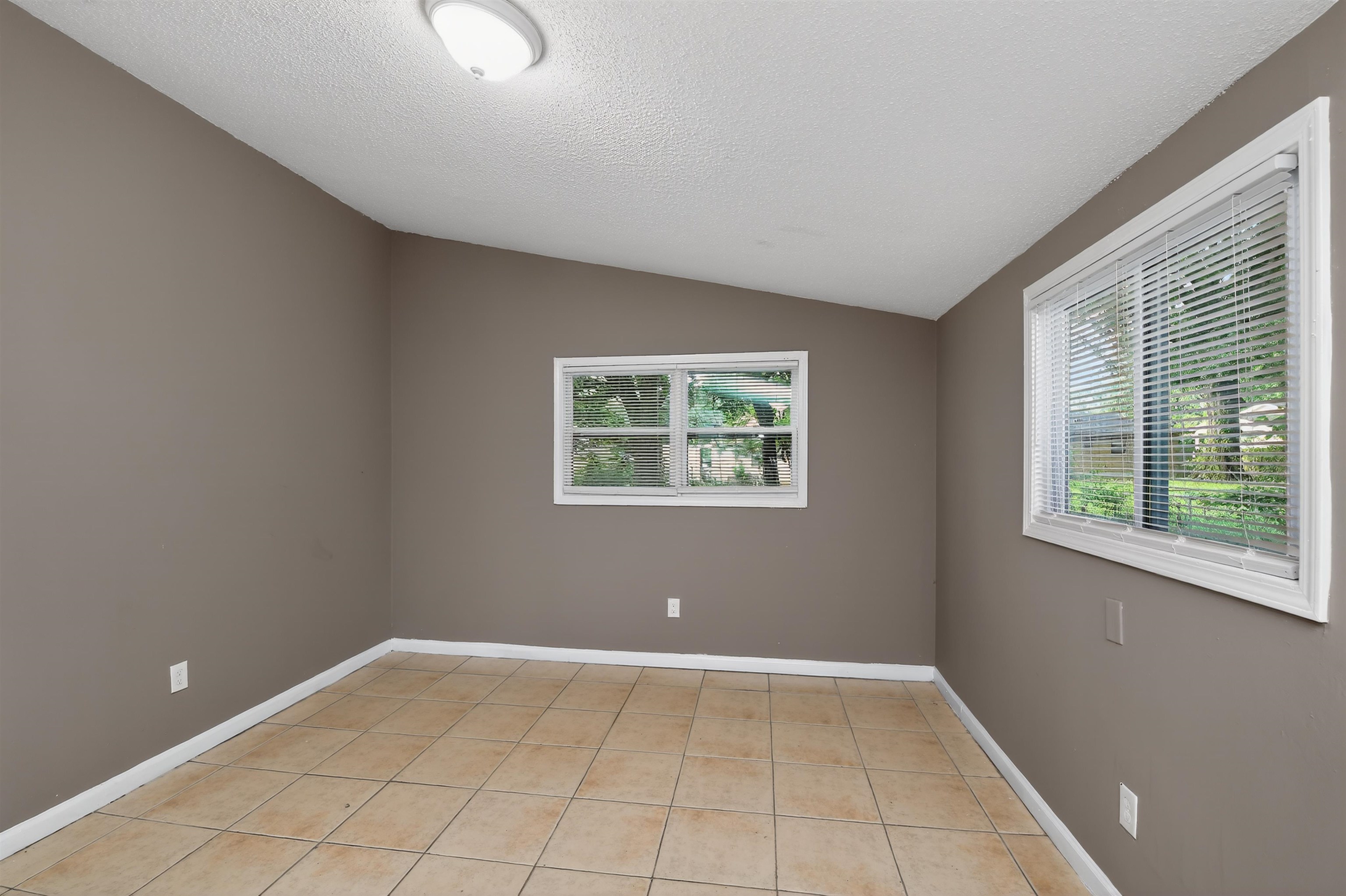 564 Hemsley Ave Property Photo 11