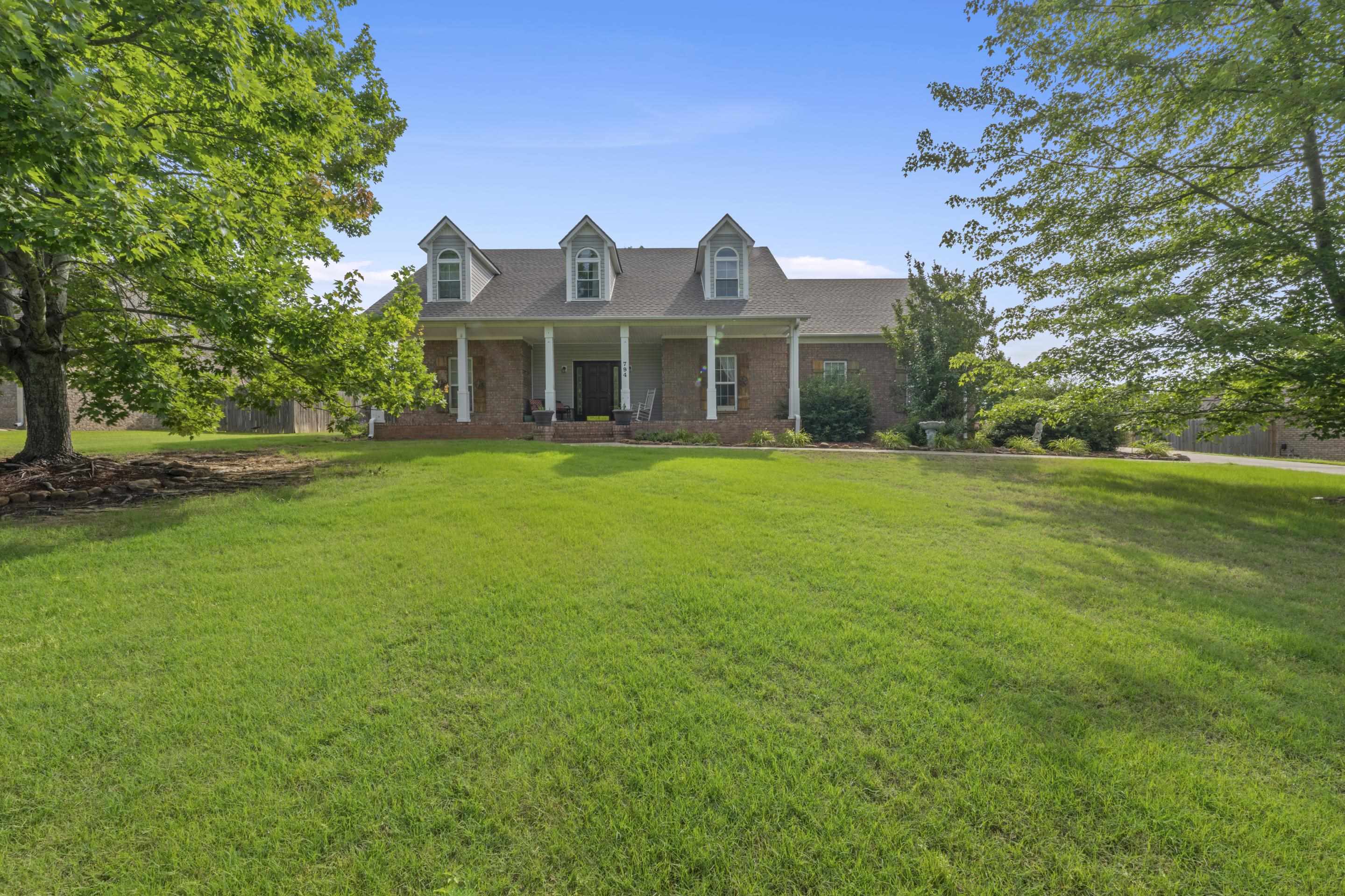 794 Williamsburg Dr Property Photo 1