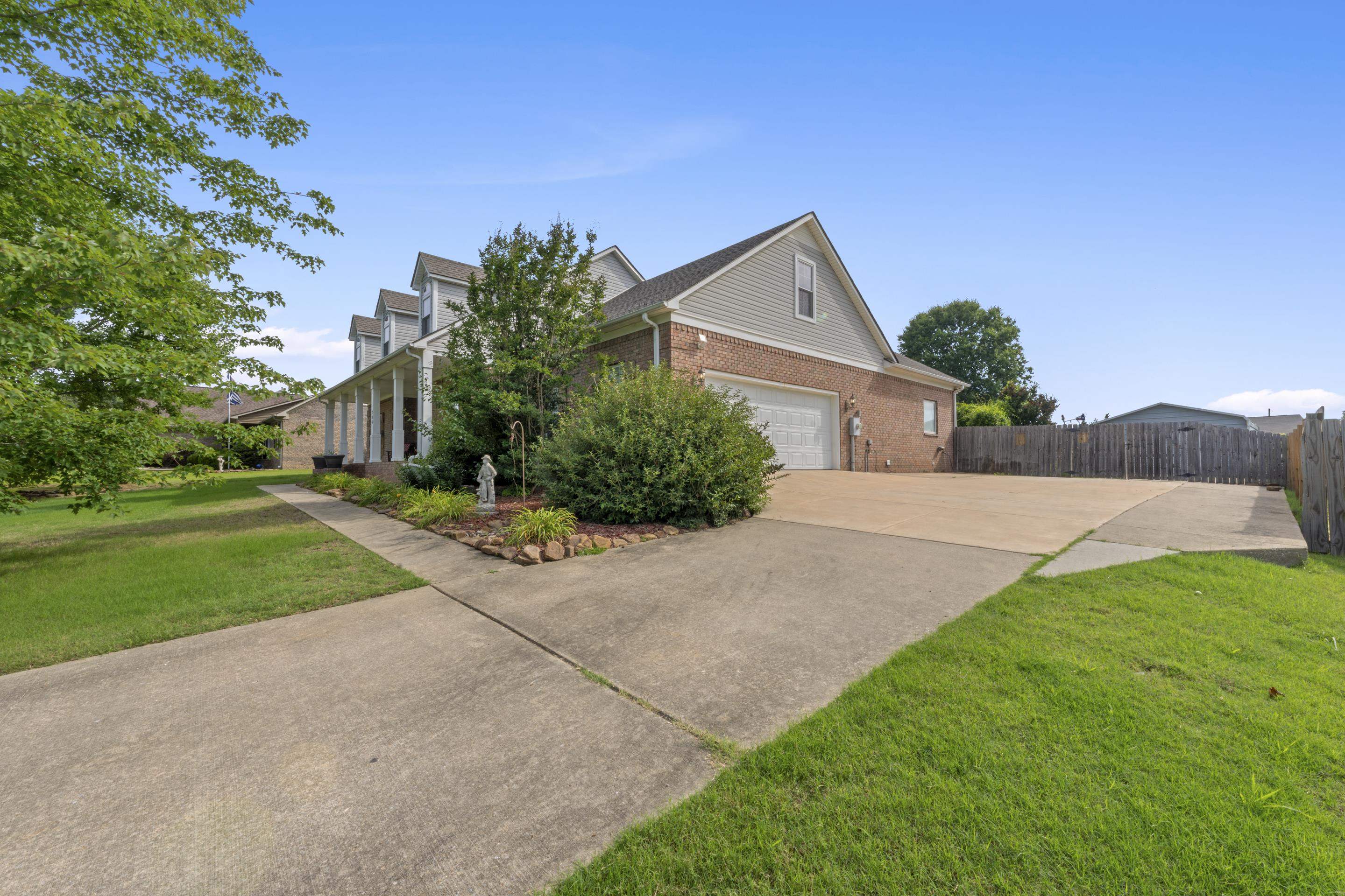 794 Williamsburg Dr Property Photo 4