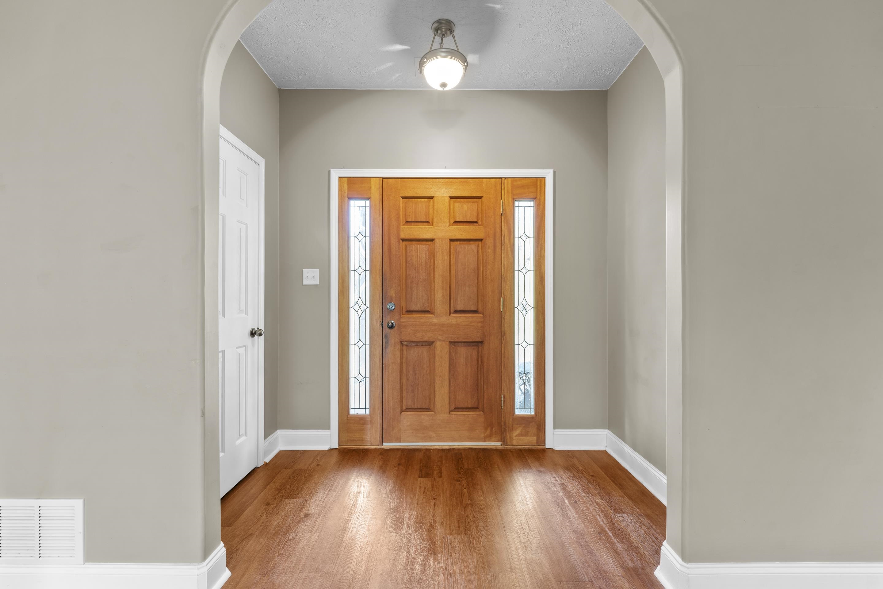 794 Williamsburg Dr Property Photo 5
