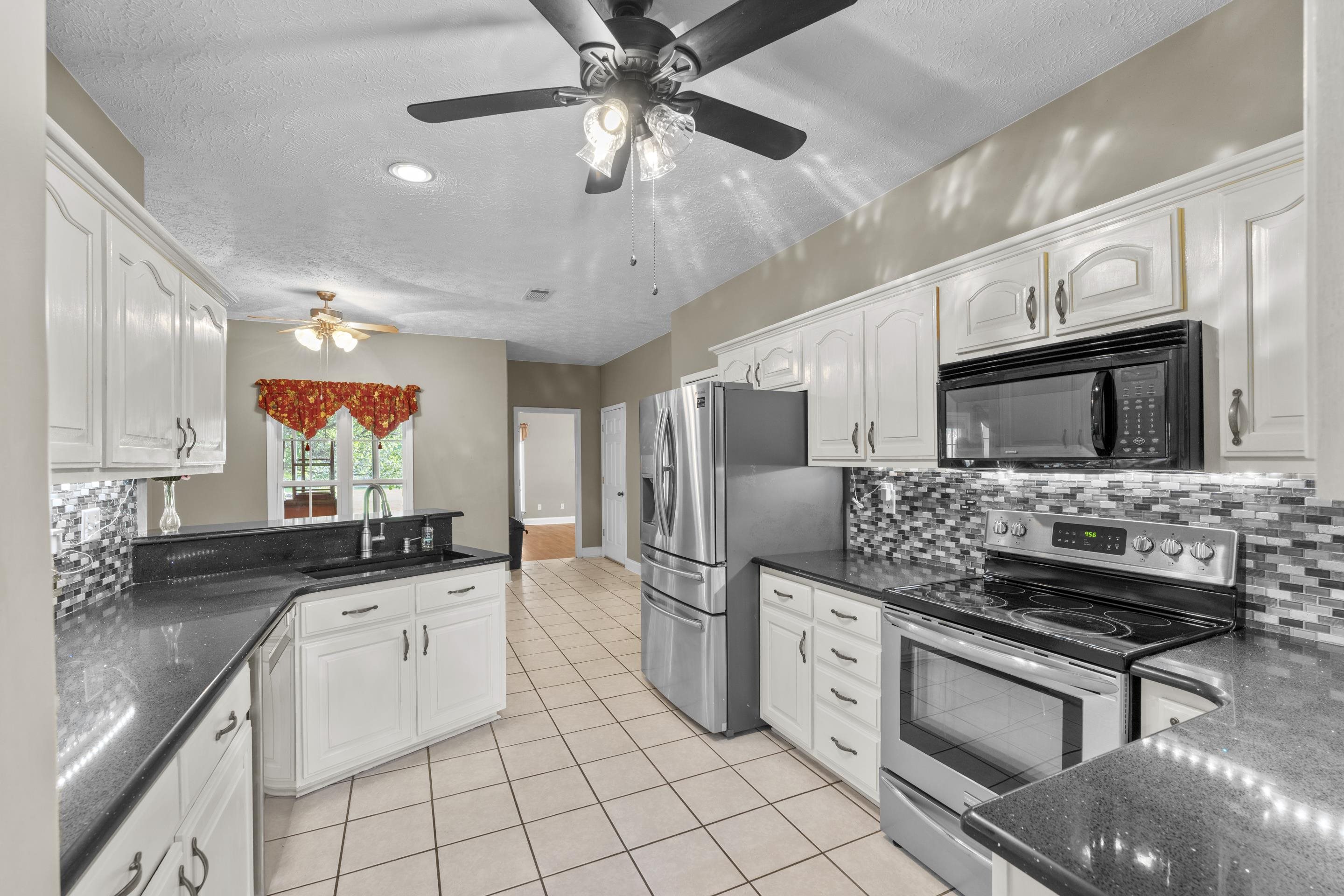 794 Williamsburg Dr Property Photo 12