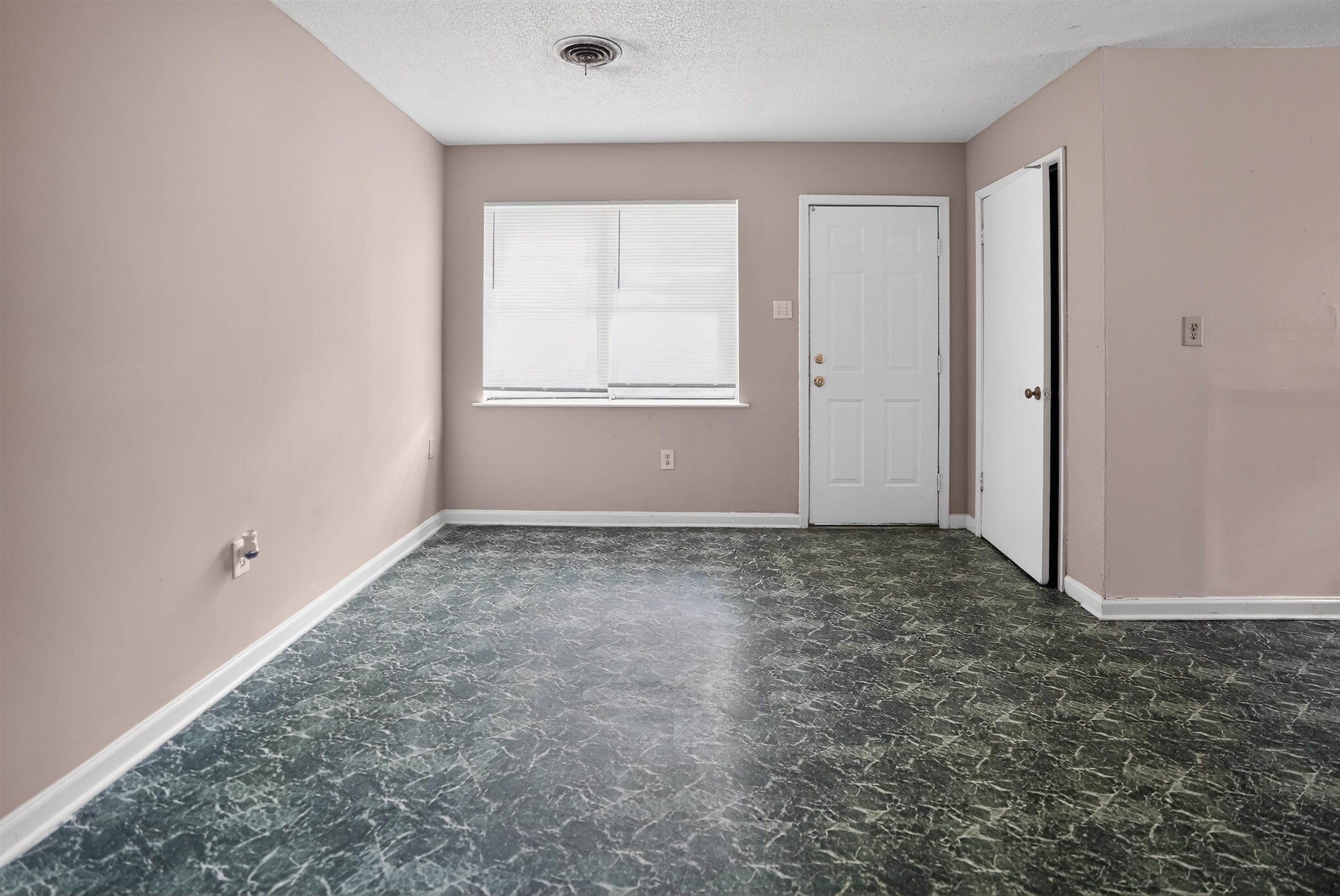 4530 Spring Valley Dr Property Photo 6