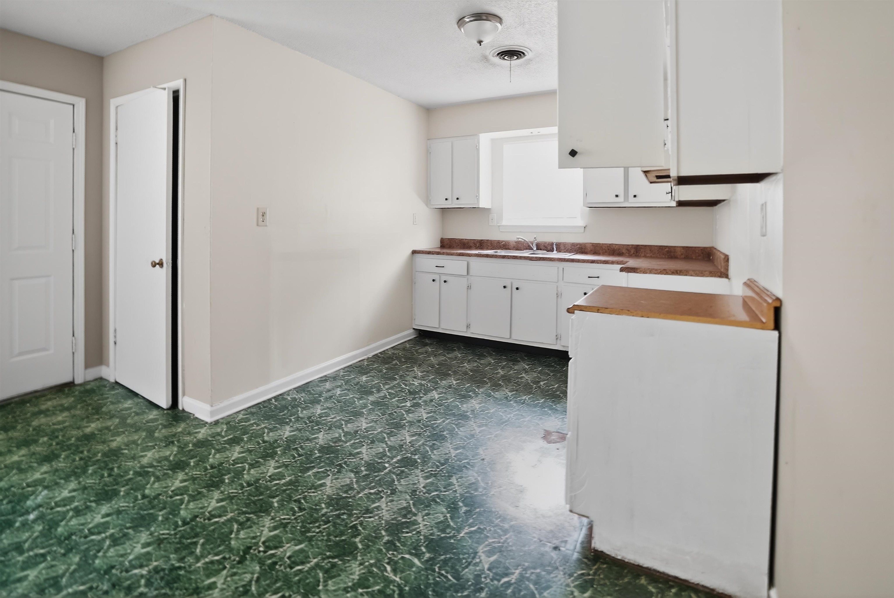 4530 Spring Valley Dr Property Photo 10