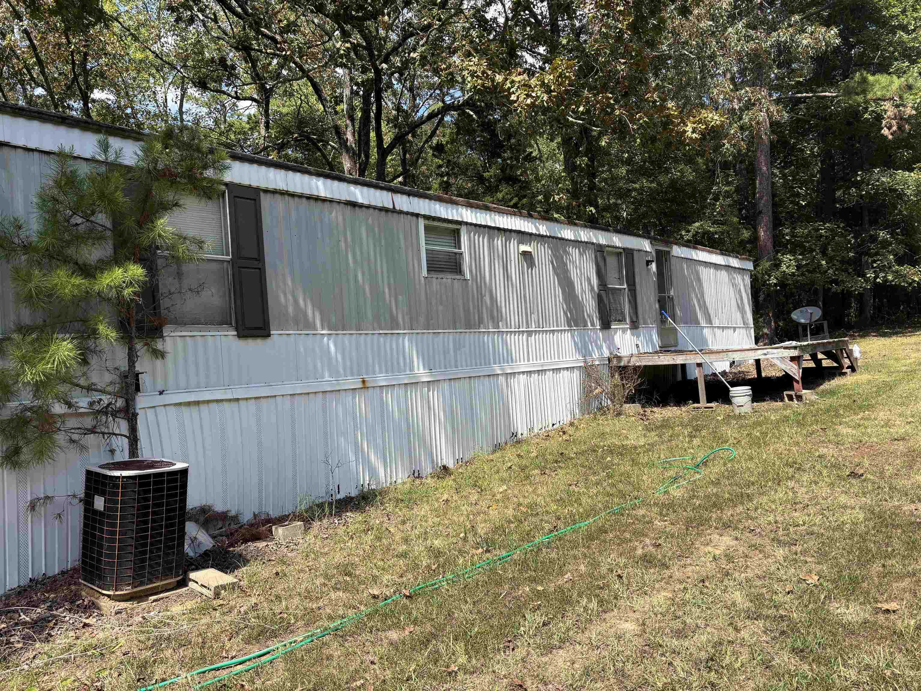 100 CHEROKEE DR Property Photo 1