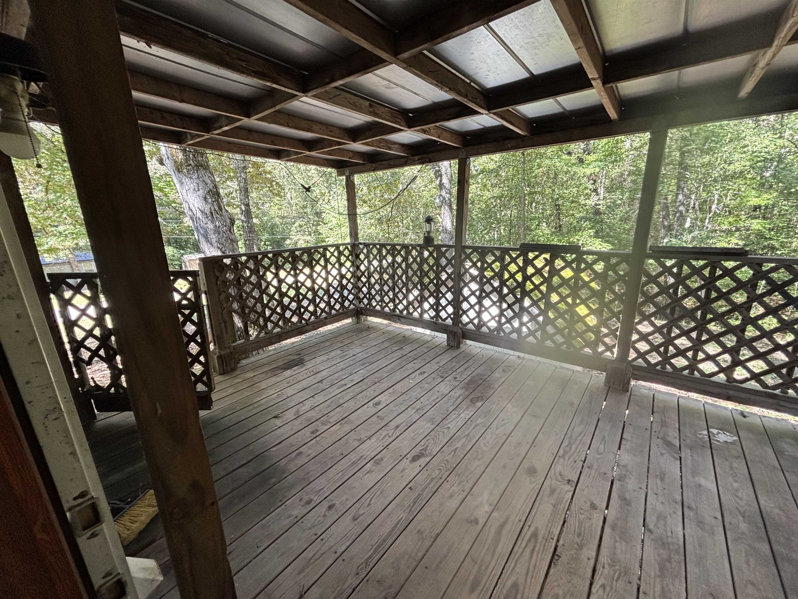 100 Cherokee Dr Property Photo 4