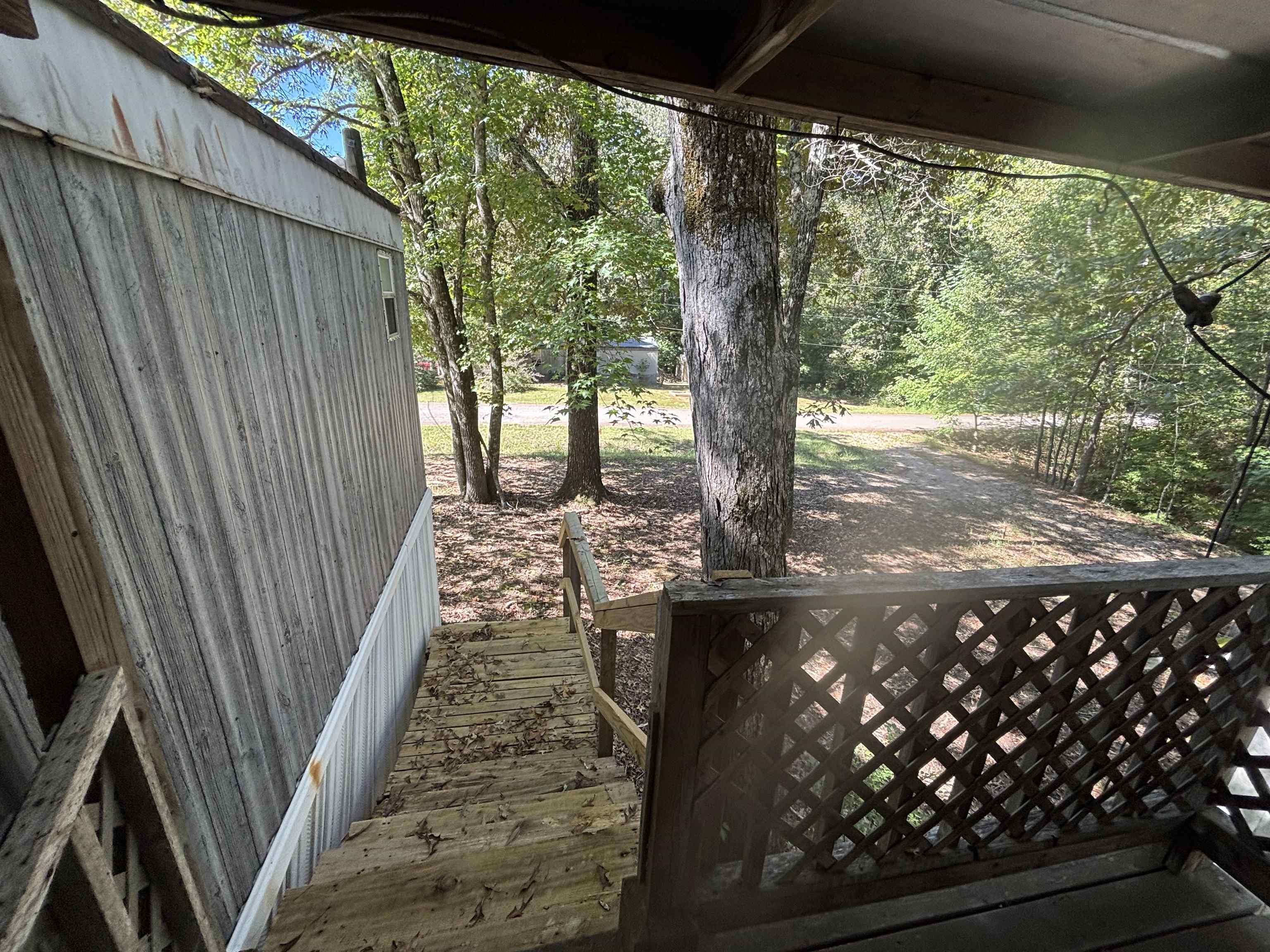 100 Cherokee Dr Property Photo 6