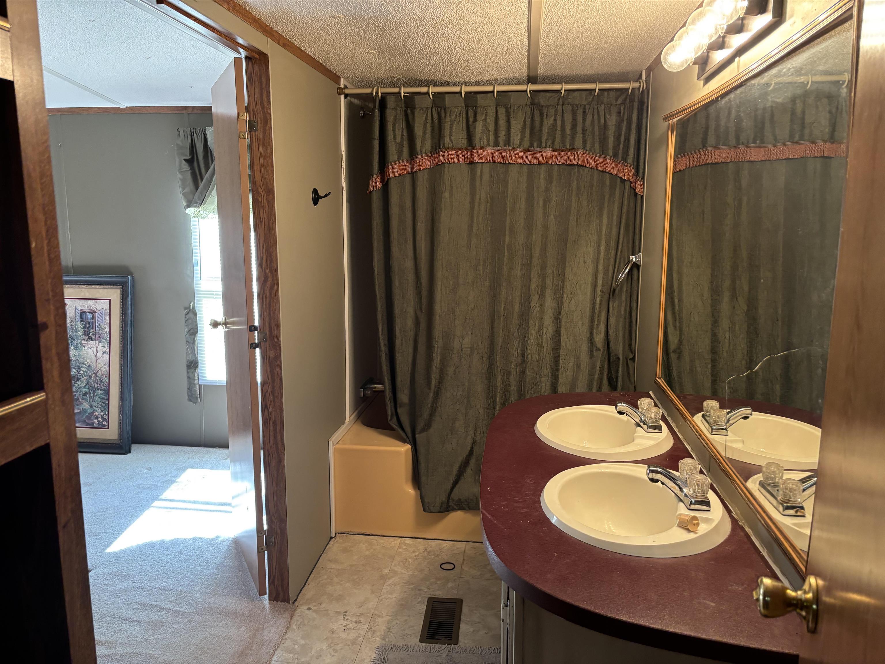 100 Cherokee Dr Property Photo 14