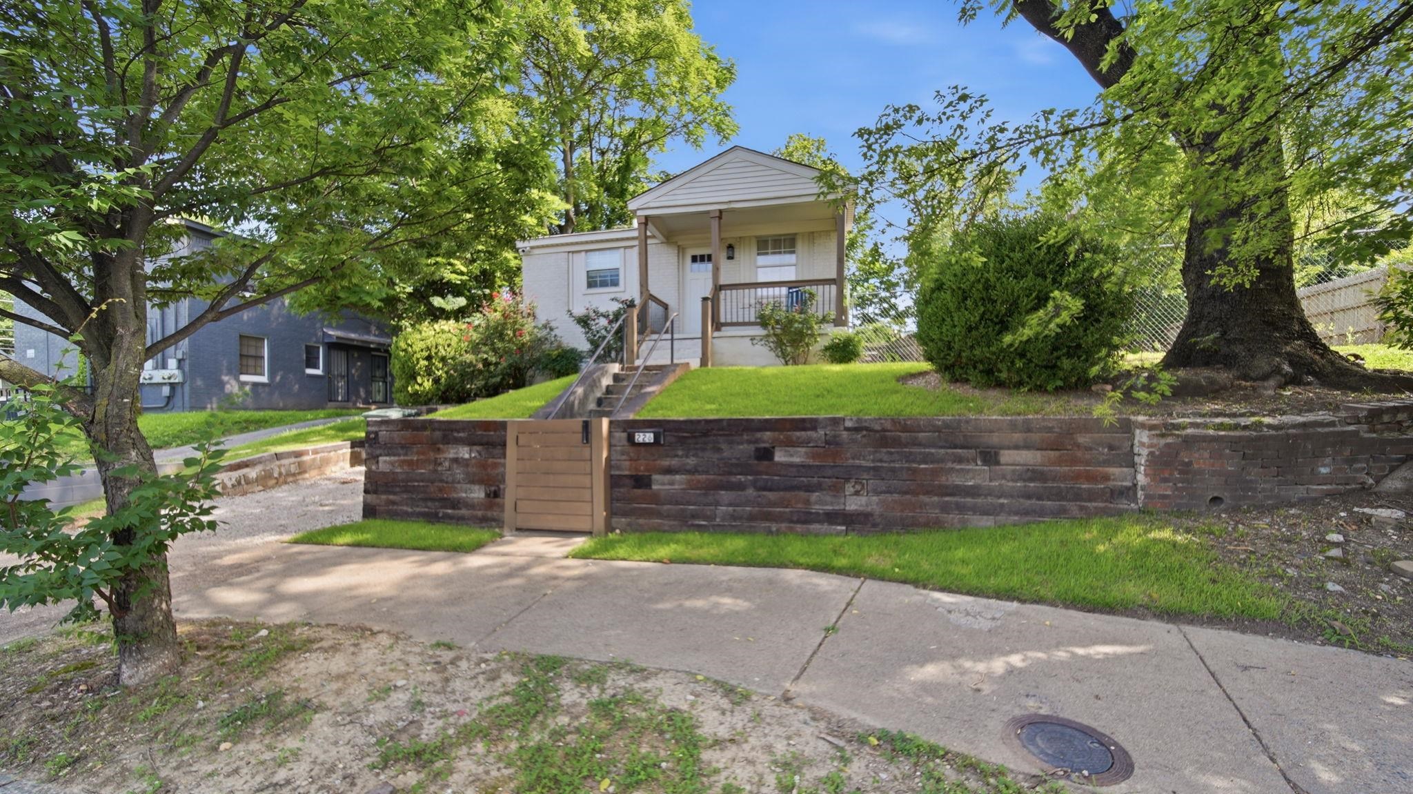 226 Greenlaw Ave Property Photo 2
