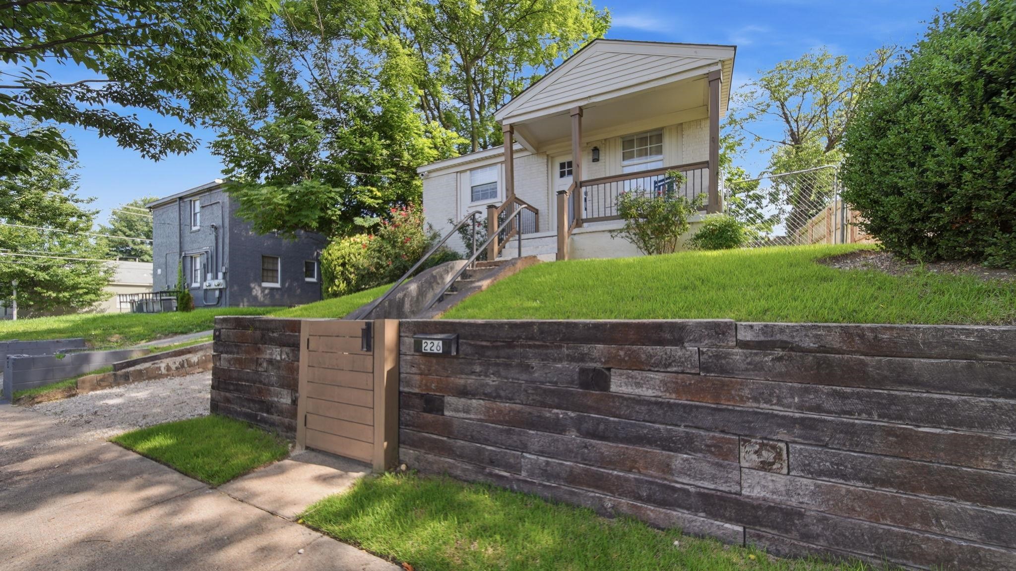 226 Greenlaw Ave Property Photo 3