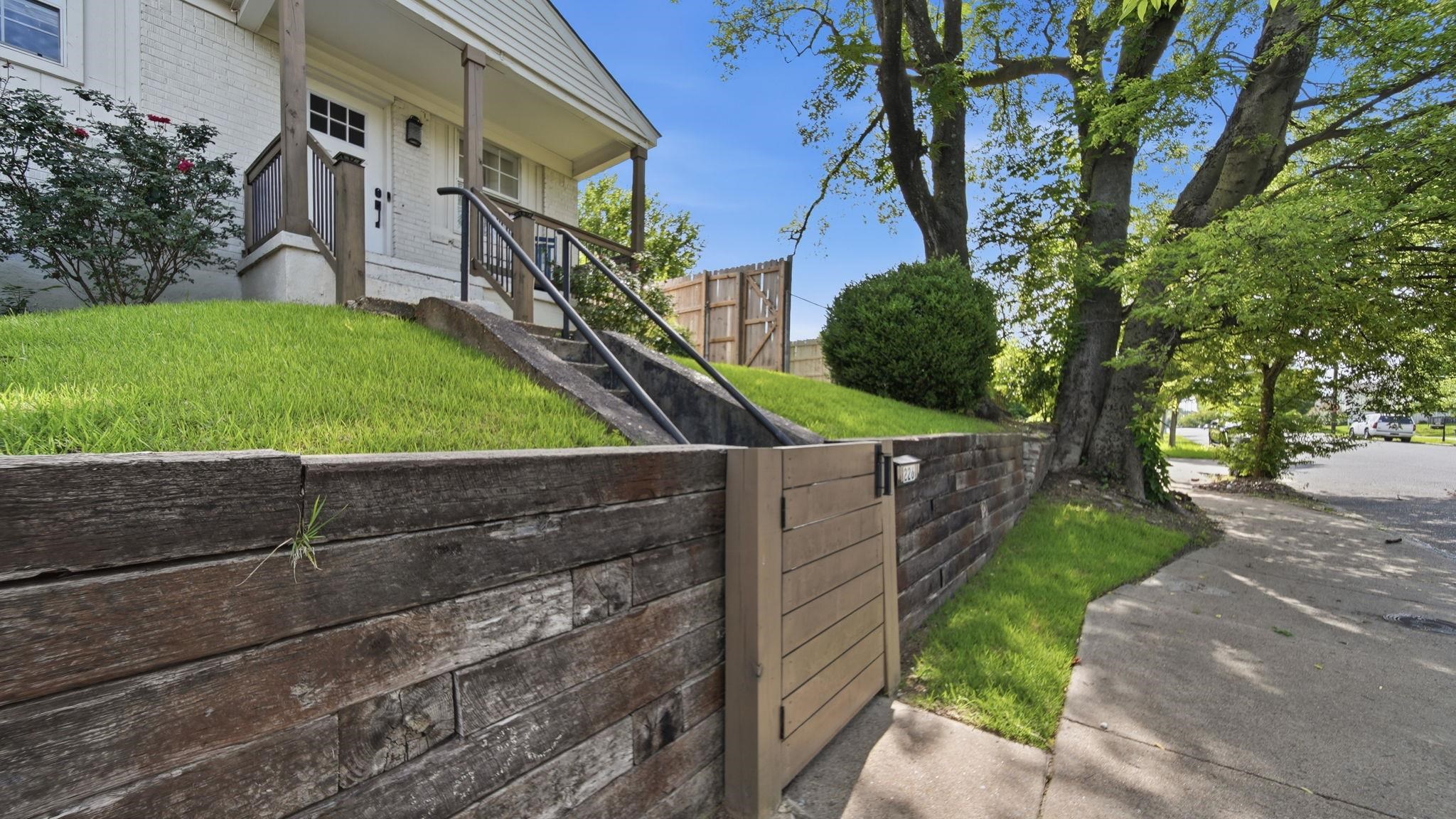 226 Greenlaw Ave Property Photo 4