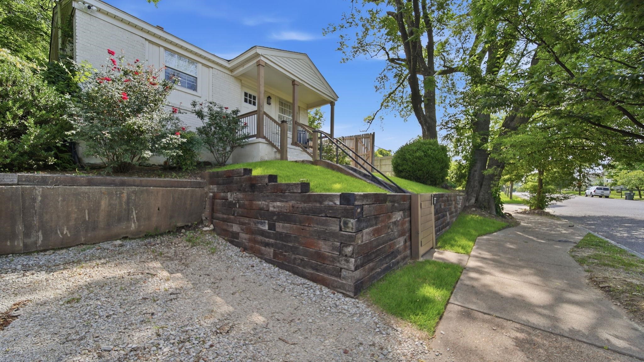 226 Greenlaw Ave Property Photo 6