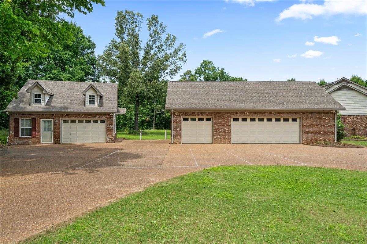 2890 Raleigh-lagrange Dr Property Photo 3